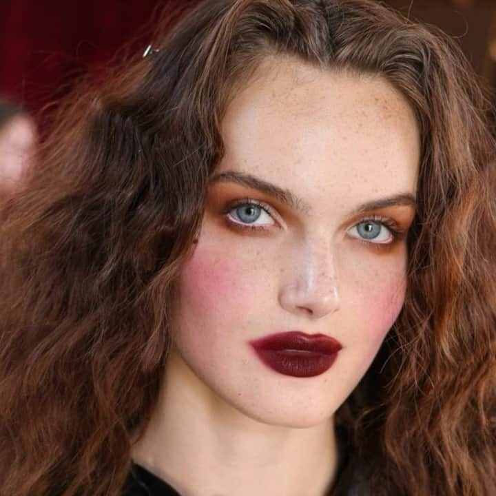 Too Facedのインスタグラム：「❤️😍 Vamp Girl Summer! ❤️😍 See below for a step by step breakdown of how we created this look for the @selkie presentation earlier this week! ✨  STEP 1: Apply Cloud Crush Blush in Watermelon Rain and Candy Clouds to the cheeks  STEP 2: Apply Born This Way The Natural Nudes Eye Shadow Palette in shade Maple to create the halo eye  STEP 3: Gently line your waterline with Killer Liner 36 Hour Waterproof Gel Eyeliner Pencil in Pink  STEP 4: Apply layers of Better Than Sex Volumizing Mascara in Chocolate to both upper and lower lashes  STEP 5: For a bold, finished look apply Lady Bold Cream Lipstick in shade Take Over to the upper and bottom lip  STEP 6: Set the look with the Makeup Insurance Setting Spray  @selkie #toofaced #tfcrueltyfree」