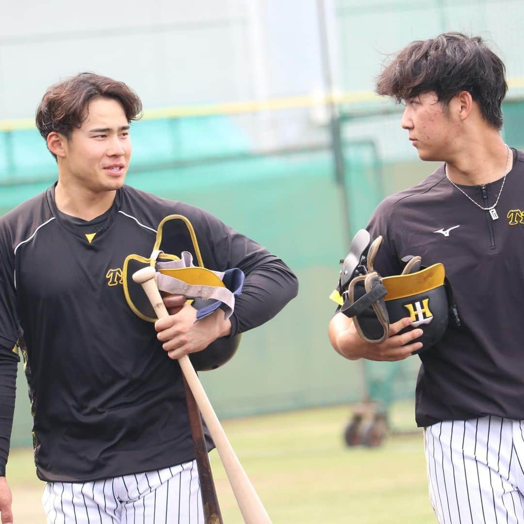 阪神タイガースさんのインスタグラム写真 - (阪神タイガースInstagram)「5月13日、鳴尾浜球場での試合前練習の様子です！ #熊谷敬宥 選手 #遠藤成 選手 #井坪陽生 選手 #森下翔太 選手 #髙寺望夢 選手 #髙山俊 選手 #中川勇斗 選手 #榮枝裕貴 選手 #髙濱祐仁 選手 #山本泰寛 選手 #岡留英貴 選手 #阪神タイガース  #ARE」5月13日 14時32分 - hanshintigers_official