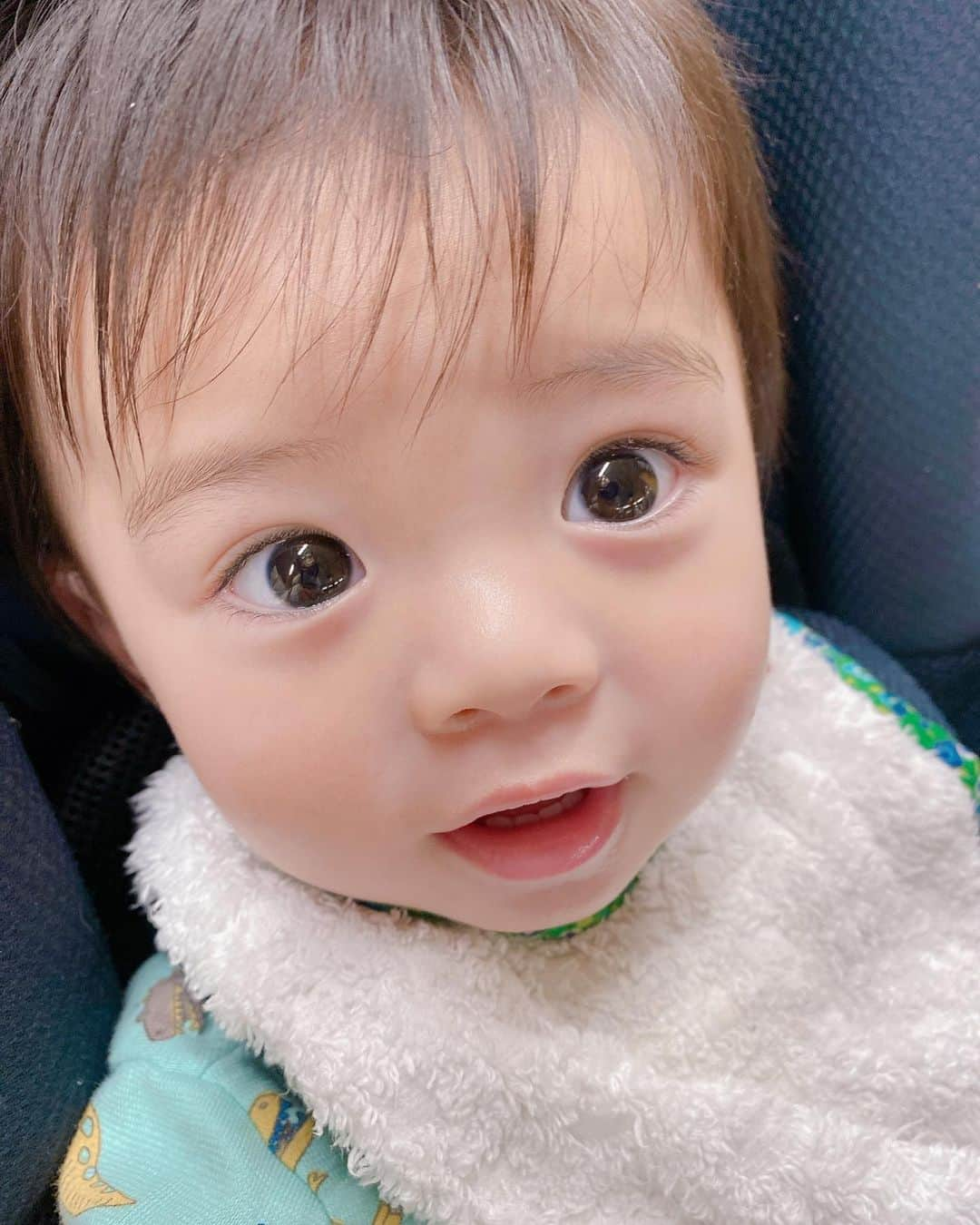 菅長愛子さんのインスタグラム写真 - (菅長愛子Instagram)「👶🏻🙌🏻🎂🫧  11month🍰✨  いよいよ0歳最後の1ヶ月となりました👦🏻 赤ちゃんから男の子になってる〜🦖⚡︎  2歩までだけど歩くようになって、椅子や机によじ登ろうとしたり体の使い方が上手になってます🤸‍♂️(まだ転ぶときはシャチホコみたいになってるけど🦐←)  全身使って感情表現爆発してて愛くるしい~💣💥  日々我が子を見て、かわいいと声が出てしまいます←💘 パワーの源、ありがとう❤️❤️  #赤ちゃん写真 #ママスタグラム #ママデビュー #男の子ママ #寅年ベビー #令和4年ベビー #男の子ベビー #ベビスタグラム #成長記録 #育児日記 #11ヶ月ベビー #6月生まれ #6月生まれベビー #赤ちゃん #赤ちゃんのいる生活 #ベビーフォト #生後11ヶ月 #ままのて」5月13日 9時07分 - aiko_suganaga