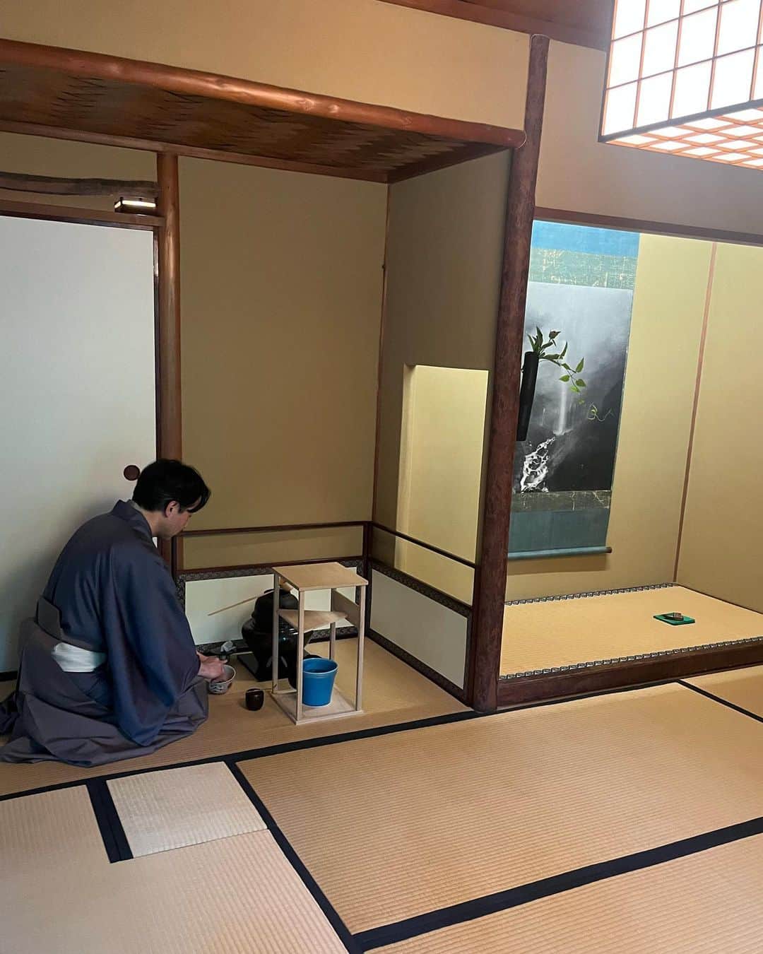 畠山千明さんのインスタグラム写真 - (畠山千明Instagram)「東京都と国の重要文化財に指定されている東京都庭園美術館にて開催中の「PRADA MODE」にお伺いしました🌿 東京都庭園美術館の自然と融合された和に @prada のクリエイティビティが加わり、とても心地良い空間でした🌱🍸  そして今回は庭園内にある「光華」にて光華茶会にも参加させていただきました。 茶道について学ぶのは初めてだったので今回貴重な体験をさせていただきました。お抹茶、とても美味しかったです🍵  開放的な空間とアートの中で、久しぶりに沢山の方々とお話しができてリフレッシュな時間✨🫶 写真を撮り忘れるぐらい、「PRADA MODE」の時間を楽しんでしまいました😂 ( @amixxamiaya @ayaxxamiaya ちゃんとの写真しかない😂)  @prada  #pradamode」5月13日 9時15分 - hatakeyama_chiaki