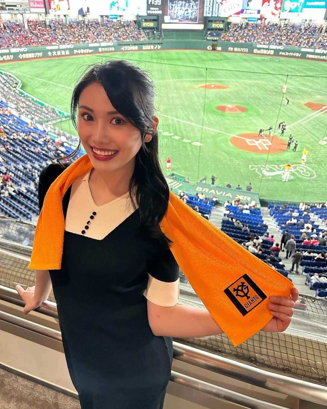 嘉瀬美月さんのインスタグラム写真 - (嘉瀬美月Instagram)「❤️⚾️🧡 ⁡ ┈┈┈┈┈┈┈┈┈┈┈┈┈┈┈┈┈┈┈┈┈┈┈┈ ⁡ ⁡ ⁡ 昨日は東京ドームで巨人VSカープの試合を見てきました⚾️ ⁡ 高校生の時にテキサスへ行った時ぶりの野球観戦。 テレビで見るのとは全然違って楽しく観戦させてもらいました💓 ⁡ @tsukiji_ihachi_okami さん お誘いありがとうございます🥹🙏✨ ⁡ ⁡ ⁡ @andemiu_official  のPOPUPでオーダーしていたワンピが届いたので さっそく着ていったよ🌟 ⁡ サイズワンサイズだったけど、165cmで丈感も良く、 ちょうどいい具合に体のラインを出してくれてスタイルがとっても盛れる！ ⁡ 沢山褒めて貰えて嬉しかった〜🥰 ⁡ これからの時期も沢山活躍させるぞ❣️ ⁡ ⁡ ⁡ ⁡ ⁡ ⁡ ⁡ #portrait #Japanese #Japanesemodel  #Asian #tokyomodel #photoshooting #photo  #ポートレート #ポートレートモデル #東京写真部 #東京モデル #東京ポートレート  #サロンモデル #サロモ #フリーランスモデル  #攝影 #寫真 #攝影日記 #ミスコン #東京ドーム #巨人 #カープ #野球観戦 #大人コーデ #andemiu ⁡ ⁡ ⁡ ┈┈┈┈┈┈┈┈┈┈┈┈┈┈┈┈┈┈┈┈┈┈┈┈」5月13日 9時34分 - meeeeetamm