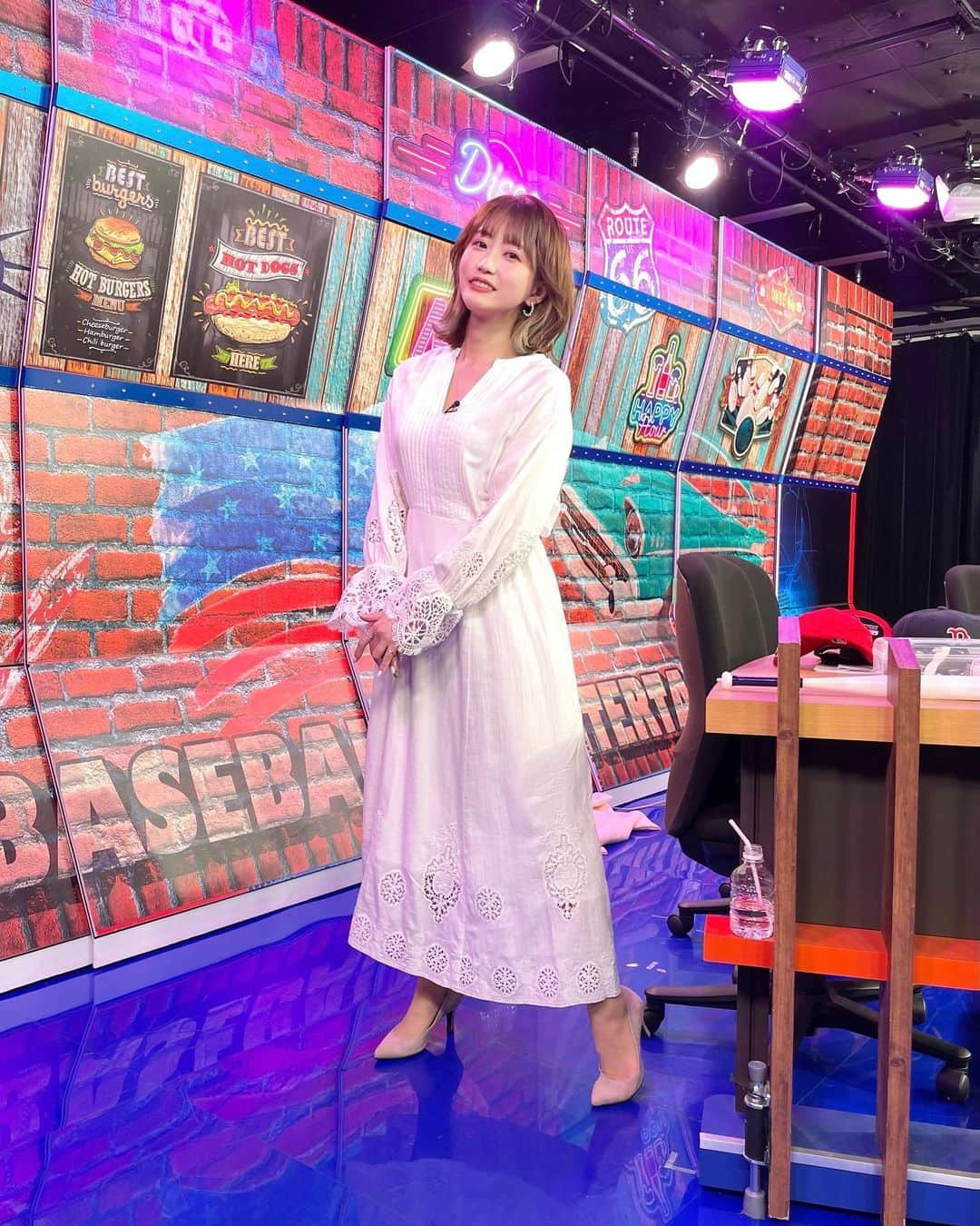 津田麻莉奈さんのインスタグラム写真 - (津田麻莉奈Instagram)「#おはよーちゃん 　 J SPORTS 「MLBイッキ見！」 昨夜もありがとうございました🙇‍♀️⚾️  昨日の衣装 @brahmin_fsf  @facesansfard   ▶︎GI週の土曜日は… デイリースポーツさんの紙面に 私のデータ予想が掲載されています！ ヴィクトリアマイル予想ぜひご覧ください🐴  ▶︎今日17:00〜 グリーンチャンネル 「VANで勝ち馬さがしてみませんか」 生放送です！  今日もよろしくお願いします🙇‍♀️  #JSPORTS #野球好き #MLB #メジャーリーグ #MLBイッキ見　 #衣装 #白ワンピ #まりなる #津田麻莉奈」5月13日 9時46分 - tsudamarinal