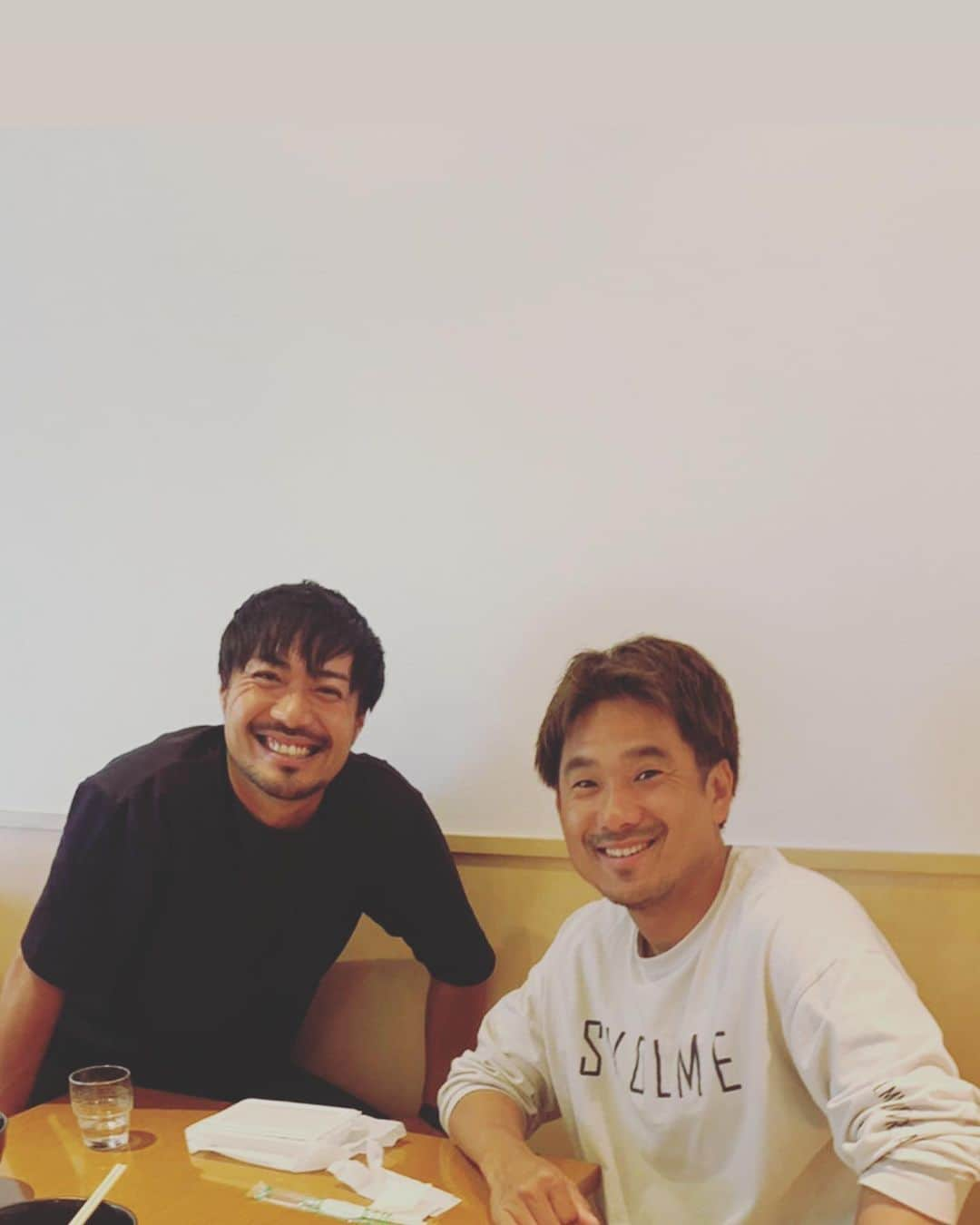 高木和正のインスタグラム：「FC岐阜、栃木SCで一緒にプレーした 菅 和範が昨日、カマタマーレ讃岐の支部訪問で香川県にきていました。 短い時間でしたが久しぶりに会えてよかったです。  後輩（弟子）の活躍にいい刺激をもらいました。 次はゆっくり会いましょう。  #香川県 #カマタマーレ讃岐 #高木和正 #菅和範 #FC岐阜 #栃木SC #svolme」