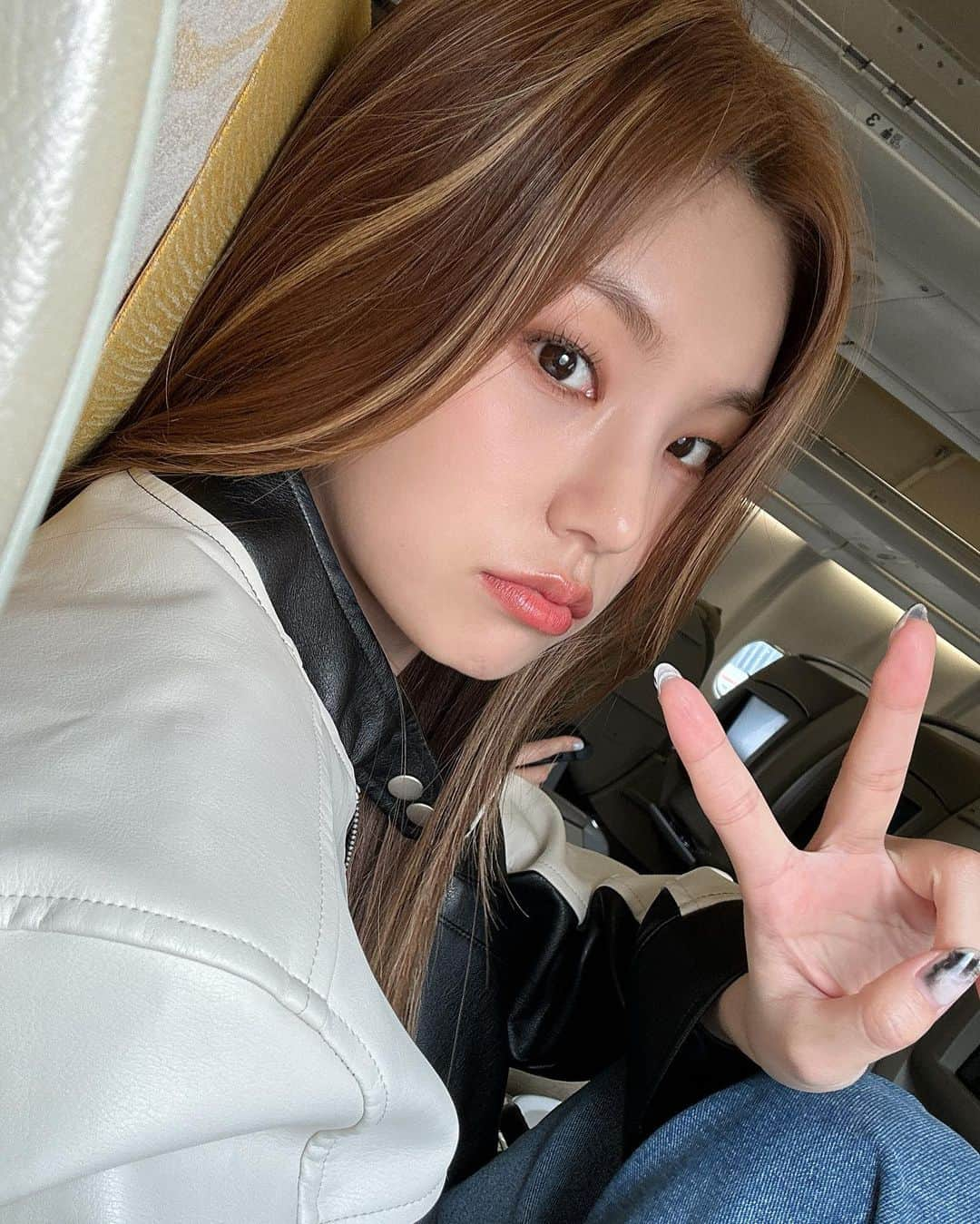 ITZYさんのインスタグラム写真 - (ITZYInstagram)「다녀오겠습니다🌼」5月13日 10時04分 - itzy.all.in.us