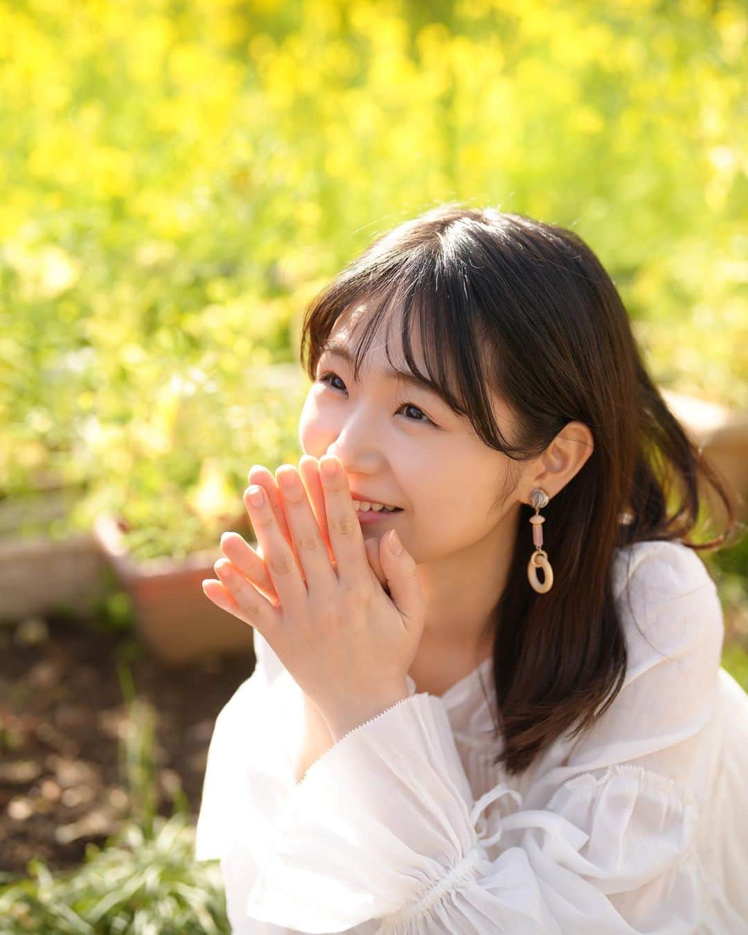 長谷川かすみのインスタグラム：「明日晴れるかなぁ〜 晴れたらいいなぁ〜  ＊5月14日イベントあります＊ 魚住誠一presents：高円寺大作戦Vol.31～スペシャルゲスト：長谷川かすみ～ ⁡ 高円寺で魚住誠一と長谷川かすみで撮影した写真をスライドショーでお見せします。 長谷川かすみと魚住のここだけの話を2時間に渡りトークします。 ⁡ 【日時】 2023年5月14日(日) 開場12:00/開演13:00/終演（終了予定）15:00 ⁡ ★終演後の物販時間15:00〜16:00 ⁡ 【場所】 高円寺pundit(杉並区高円寺北３丁目８−１２) ⁡ 【チケット】 ピーティックスにて限定30席 ⁡ 好評発売中！ 前売り：￥3000（1ドリンク別） http://pundit.jp/events/6529/ ⁡ 【会場物販】 （物販はイベント終演後に販売します） ★魚住誠一撮影オリジナルプリント写真 （魚住＆長谷川かすみの直筆サイン付き）各 ￥4000」