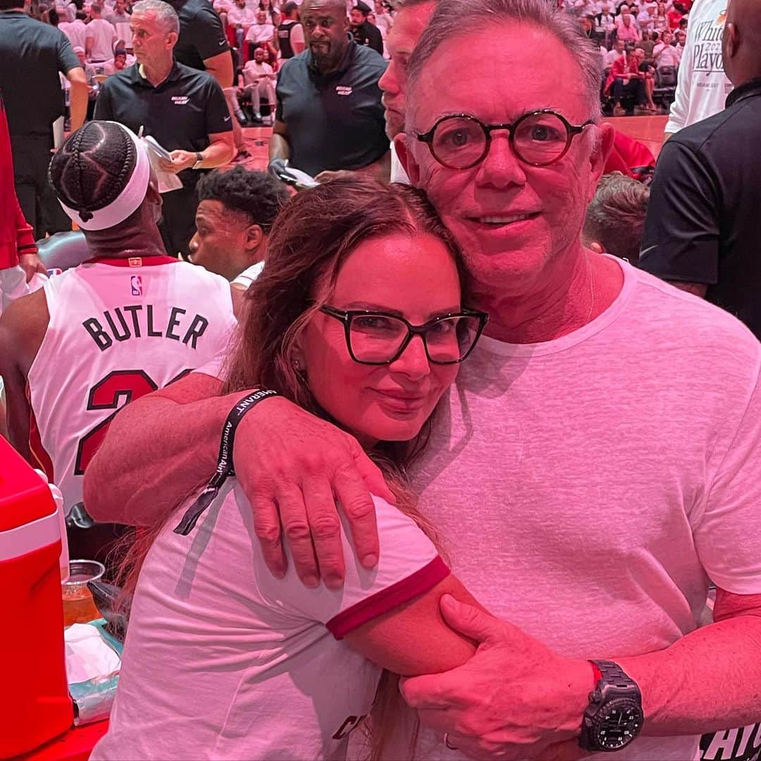 ガブリエル・アンウォーのインスタグラム：「@miamiheat Playoffs with the bloody Knicks! @shareefmalnik」