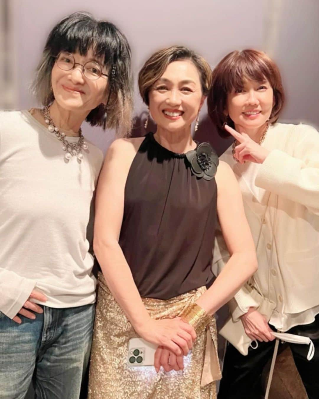 香坂みゆきさんのインスタグラム写真 - (香坂みゆきInstagram)「香坂みゆきさんの45周年コンサート🎤㊗️ 3時間でsold outになって追加公演に行きました。 伸びのある声、とても気持ちが良かったです！ 心身ともに共通項いっぱいの仲良し伊代ちゃんとご一緒出来てとても楽しい時間を過ごせました🩵🤍🫶 みゆきさんのこれからの音楽活動が楽しみ！！ #香坂みゆき #松本伊代」5月13日 10時39分 - miyuky__way