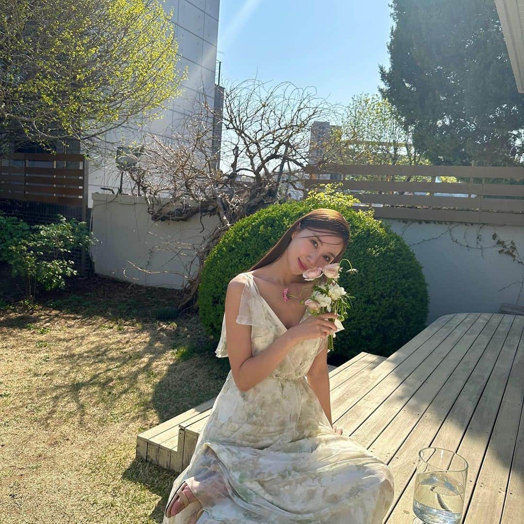 イユエリンさんのインスタグラム写真 - (イユエリンInstagram)「언제오나 했던 날이 왔다. 슈퍼 모델 시절부터 나인뮤지스까지   우리의 20대 청춘을 함께보낸  각별한 내 동생..꽃단아이.. 우리 민하.. 정말 너무너무 축하해 그리고 언니가 너무너무 사랑해!🤍 좀 있다 보자!!!🤍🤍🤍」5月13日 10時50分 - leehyemin0503