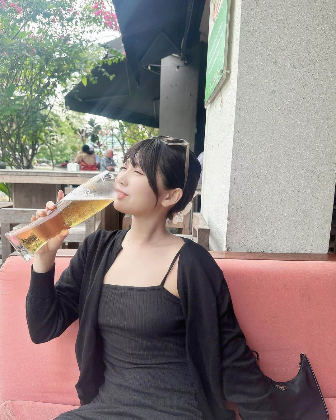 松下玲緒菜さんのインスタグラム写真 - (松下玲緒菜Instagram)「タイガービール🐯 . . . 暑くて外いるだけで滝汗状態なんだけど、海外だと人目を気にせず薄着で歩けるから暑がりさんにはありがたい😳 . #海外 #海外旅行 #シンガポール旅行 #シンガポール #タイガービール #singapore」5月13日 11時29分 - matsushita_reona