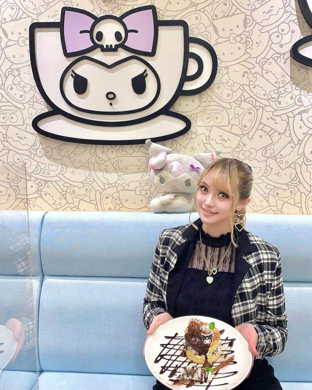 長谷川愛里さんのインスタグラム写真 - (長谷川愛里Instagram)「💜SANRIO CAFE💜 クロミちゃんにしたよ🖤✨  #長谷川愛里　#サンリオカフェ」5月13日 11時35分 - airihasegawa0827