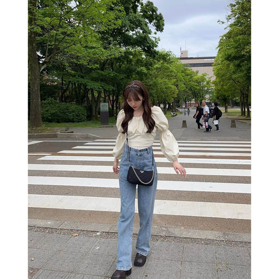 PATRA magazineさんのインスタグラム写真 - (PATRA magazineInstagram)「【人目を惹くひとくせデザイン！主役ブラウスコーデ⛲️🌼】  コーデのポイントになる主役級ブラウスを持ってる？✨  シンプルなボトムスや小物に相性抜群🌟  特別な日のデートコーデやライブコーデにもおすすめだよ🎀  ぜひみんなも主役ブラウスをゲットしてみてね🐰🤍  ＼ thank you 🦢 ／ @rabbit____2 / @97_sena @flor_yucchi / @aichii_i @nami___grm / @imochaaaan_olu @punyu____kichi / @ykn__1220  今みんなの中で流行っている事やアイテムがあれば @patra__jp をタグ付けしてぜひ教えてね🔔  皆さんのすてきな投稿をぜひ紹介させてください！ . . #ブラウス #ブラウスコーデ #シアートップス #春コーデ #春服コーデ」5月13日 12時00分 - patra__jp