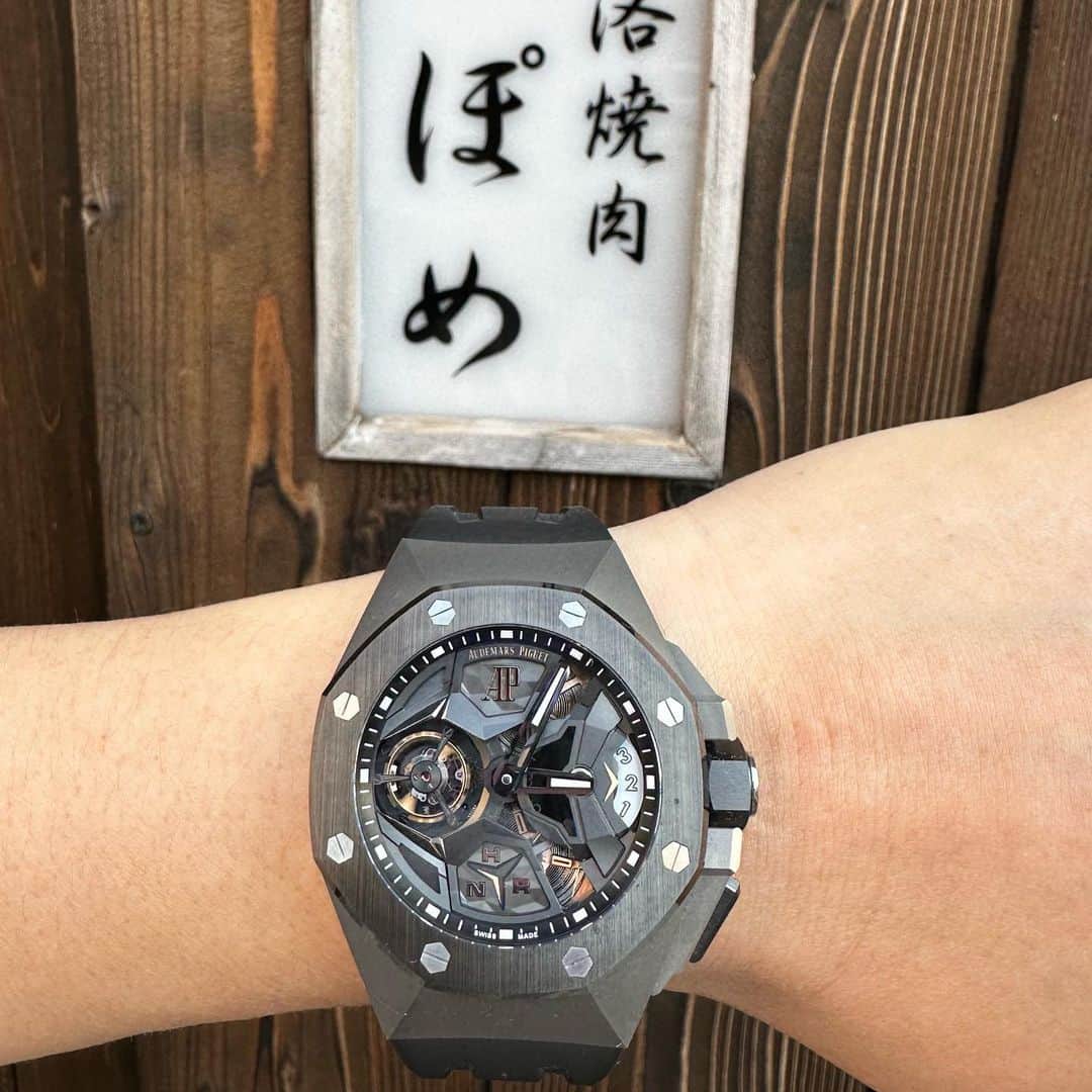 山岸久朗さんのインスタグラム写真 - (山岸久朗Instagram)「見た目も味も最高レベルの大阪焼肉。  #pome #pomeranian  #keirakuyakiniku  #keirakuyakinikupome  #shinsaibashi  #nagahoribashi  #osakamiami  #osakayakiniku  #yakiniku  #hormone #offalmeat  #korianbbq  #meat #meatlove  #meatstagram  #audemarspiguetroyaloak  #royaloakconcept  #26589 #26589io  #watchaddict」5月13日 11時57分 - yamaben