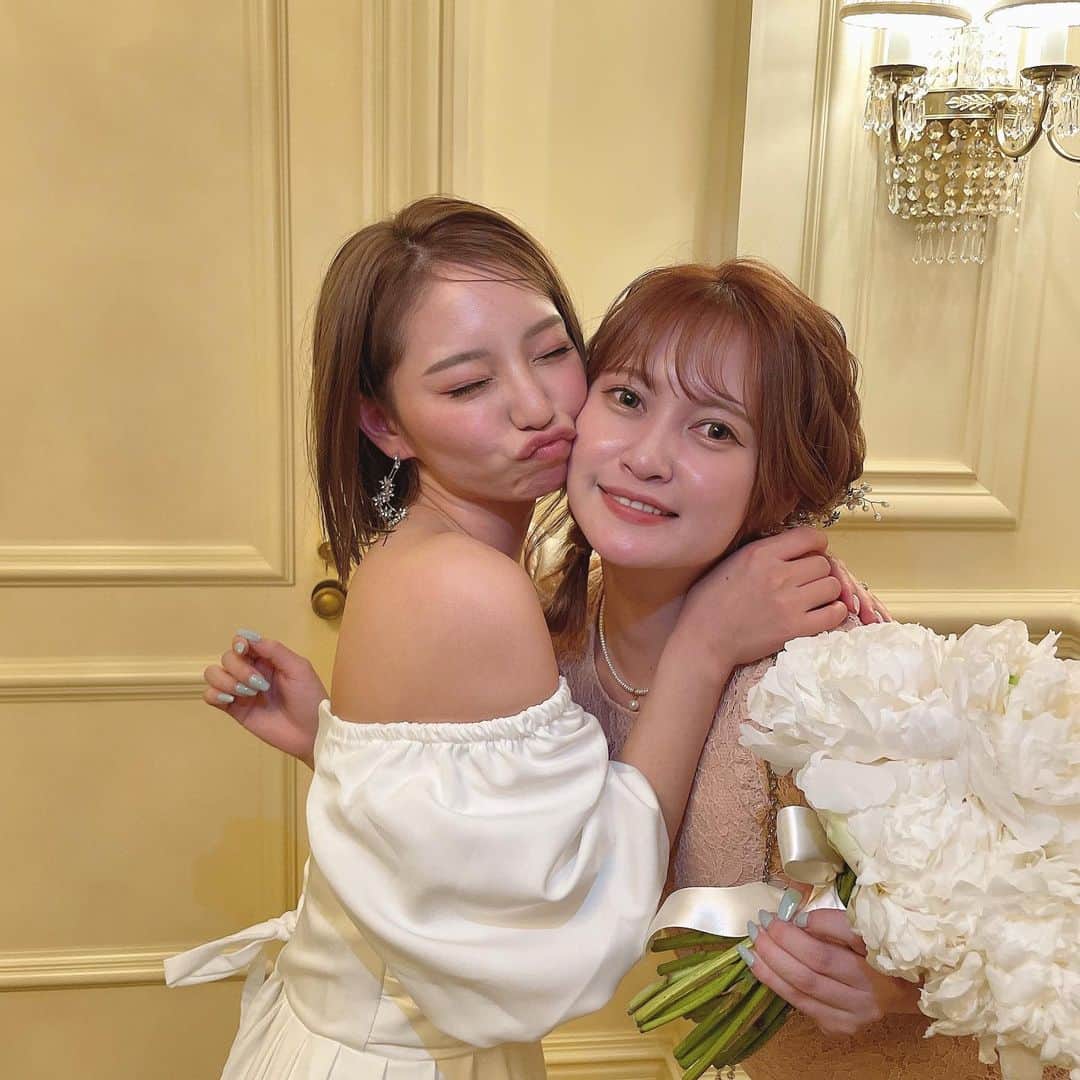 のインスタグラム：「Congratulations KAORI👰🏼‍♀️🩵 @hisamatsu_kaori  幸せな時間でした🫧出会って10年…💭 かおりの門出に立ち合わせてくれてありがとう😌❣️」