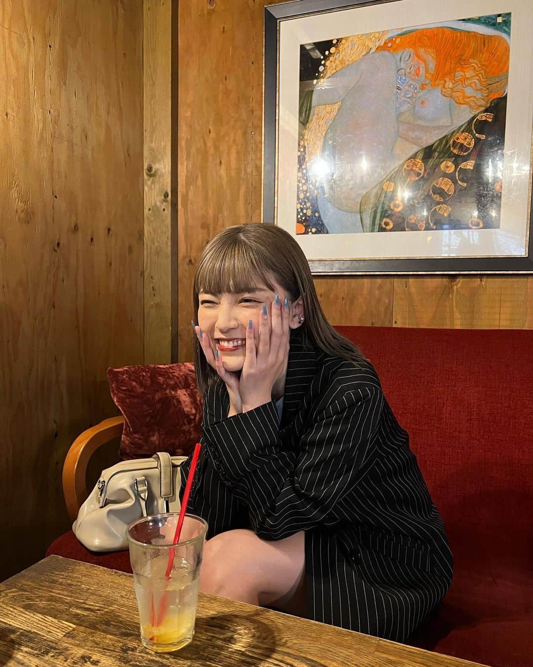 櫻井音乃さんのインスタグラム写真 - (櫻井音乃Instagram)「おはようございます🌞 ・ おにゅうの髪色とネイルどうですか？❤︎ カフェでまったりDAY〜」5月13日 12時08分 - o_to.08