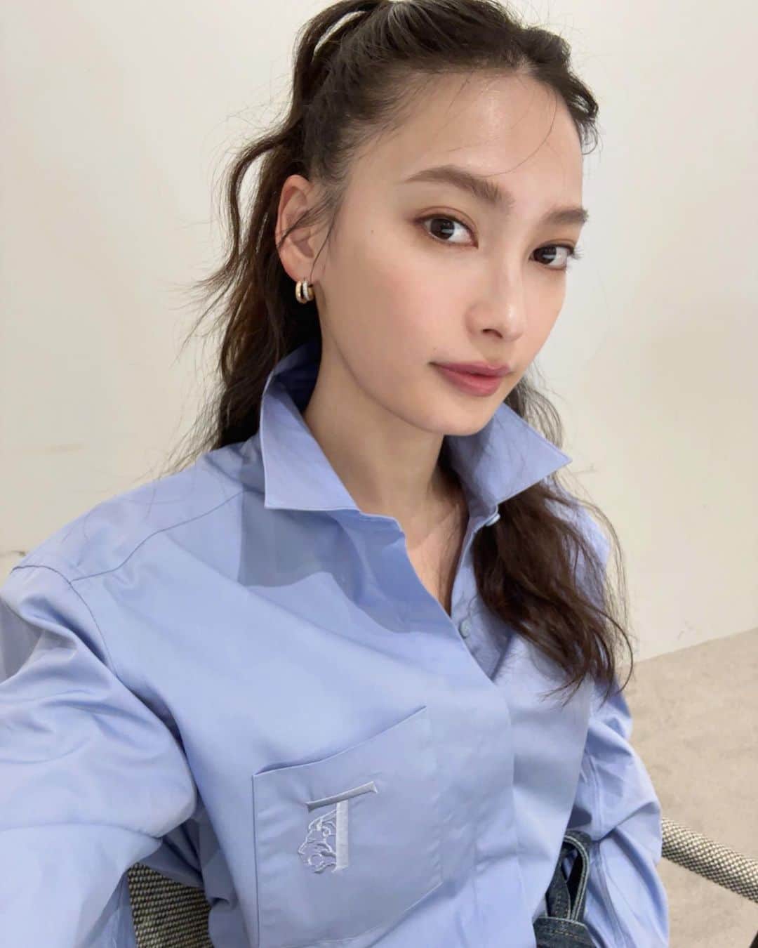 大政絢のインスタグラム：「Tod'sでのヘアメイクお気に入り😉  hair & make @sakura_hairmake_   いつもありがとうございます✨」