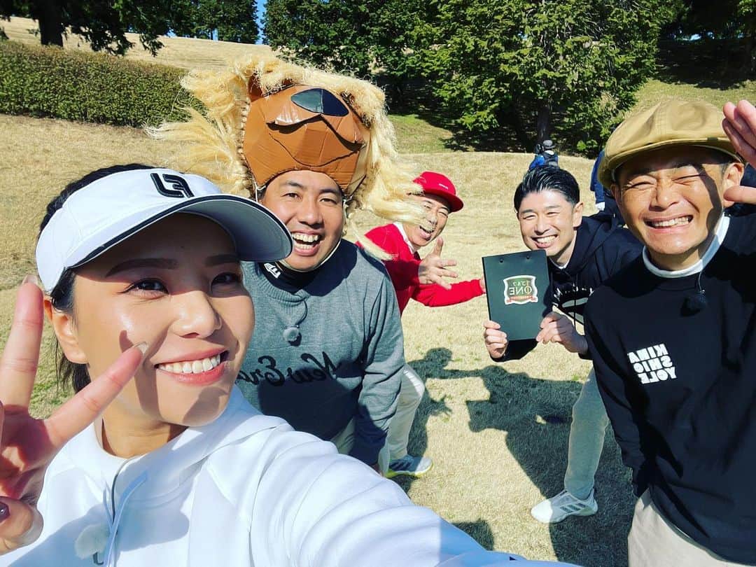 のインスタグラム：「毎週土曜日、夕方5時〜BS-TBSにて放送中の  「ゴルフONE」⛳️  今週は3週に渡ってお送りしている  「大千葉カントリー倶楽部大好き芸人」対決  いよいよ本日、決着！  独走状態の大西ライオンさんに 先輩2人が噛み付く（笑）  まさかのココリコ&TIM連合軍誕生？  番組史上初の展開に‥勝負の行方はどうなる？！  ゴルフファンで  "芸人さんのゴルフ対決は見応えないんじゃない？！"  なんて思っている方‥  心配なぁいさぁぁぁ〜🦁  （笑）  プレーでもトークでも魅せてくれます😊  是非ご覧ください🏌️‍♂️  私は秋山真凛さんとMCでございます🎤  以下、公式から↓↓↓  ＜出演　遠藤章造（ココリコ） ゴルゴ松本（TIM）、大西ライオン＞  今回はついに決着！大千葉カントリー倶楽部を愛する芸能界屈指の実力者たちによる、「大千葉カントリー倶楽部大好き芸人対決」！ 前回、プロ級の腕前を持つ大西ライオンさんがリードする中、ゴルゴさんがスーパーショットでニアピンを獲得するなど反撃！ しかし、6番ホールのセカンドショットで大西さんが1メートルにつけ、パーオンワンピン以内＆バーディーでポイントは大差に…。 この状況にゴルゴさん＆遠藤さんがまさかのルール変更を提案！ 「点数をリセットする」など無茶苦茶な提案もあったが、遠藤・ゴルゴの2人がタッグを組むというルールで大西ライオンさんも提案を承諾！ 番組初となる途中でのルール変更となったこの対決。 この戦いを制し、賞金を手にするのは誰なのか！？  #遠藤章造（ココリコ） #ゴルゴ松本（TIM） #大西ライオン @onishilion2010  ⬇予告はこちら youtu.be/QQJheuGP73k  #ゴルフONE #bstbs #ゴルフone賞金総取りバトル #大千葉カントリー倶楽部 #土曜日 #夕方5時 #ゴルフ #芸人 #ゴルフ番組 #mc #秋山真凛さん #髙橋大輔 #高橋大輔」