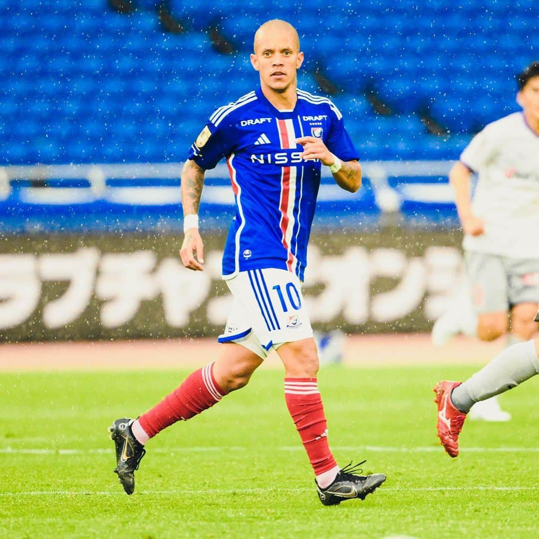 横浜F・マリノスさんのインスタグラム写真 - (横浜F・マリノスInstagram)「Shift into high gear👊🏽💨 #fmarinos #Ｊリーグ #マルコスジュニオール」5月13日 12時03分 - yokohamaf.marinos