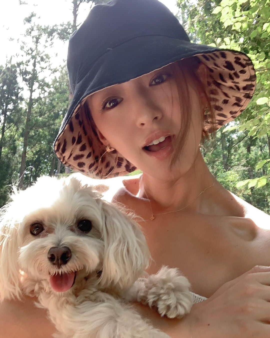 西内ひろのインスタグラム：「おんなじ表情😂 with @ponz_u0706   #愛犬 #いぬのいる暮らし」