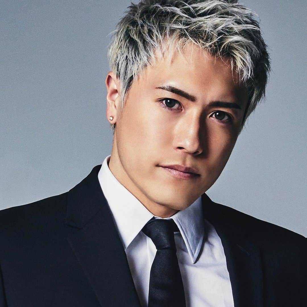のインスタグラム：「* * 𝐆𝐄𝐍𝐄𝐑𝐀𝐓𝐈𝐎𝐍𝐒 𝟏𝟎𝐭𝐡 𝐀𝐍𝐍𝐈𝐕𝐄𝐑𝐒𝐀𝐑𝐘 𝐘𝐄𝐀𝐑 * 𝐍𝐞𝐰 𝐀𝐫𝐭𝐢𝐬𝐭 𝐏𝐡𝐨𝐭𝐨! * "𝐘𝐔𝐓𝐀" * * #𝐆𝐄𝐍𝐄𝐑𝐀𝐓𝐈𝐎𝐍𝐒 #𝐆𝐄𝐍𝐄 #ジェネ #𝐆𝐄𝐍𝐄_集まれ騒げ繋がれ #𝐃𝐑𝐄𝐀𝐌𝐄𝐑𝐒 #中務裕太 #𝐘𝐔𝐓𝐀」
