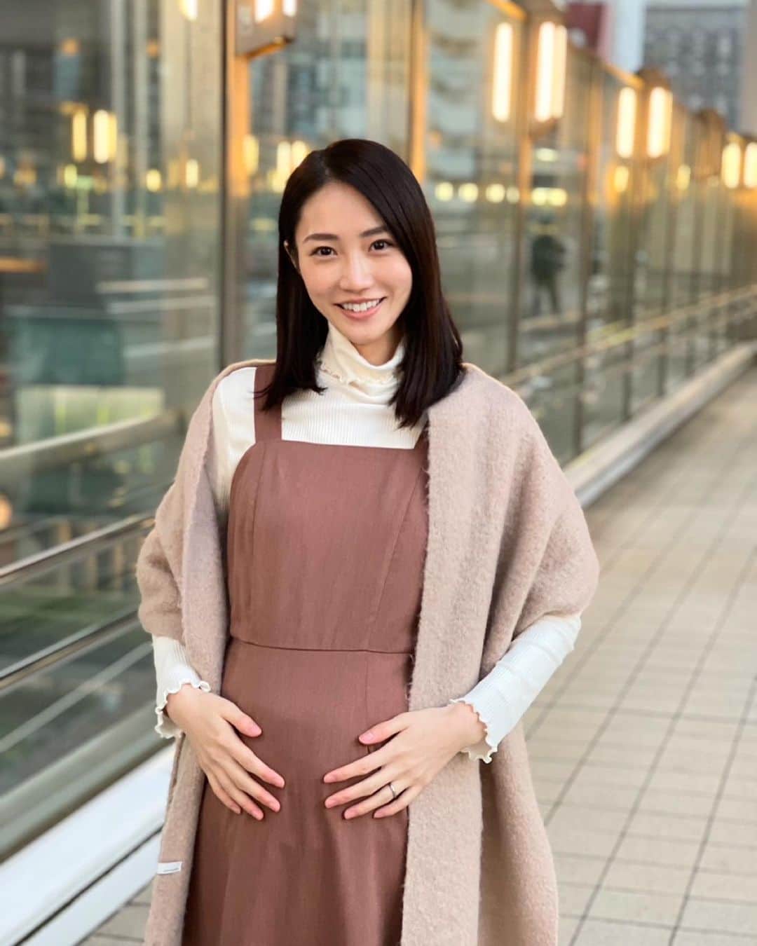 のインスタグラム：「ドラマ25「クールドジ男子」5話  ご覧頂いた皆様ありがとうございました！ ちょこっと登場でしたが 初のマタニティルック🤰！ この衣装になったら 自然と母性が湧いてきました、、☺️  TVerで見逃し配信中！ 観逃した方はぜひ！  #テレ東 #テレビ東京 #ドラマ25 #クールドジ男子  #tver」