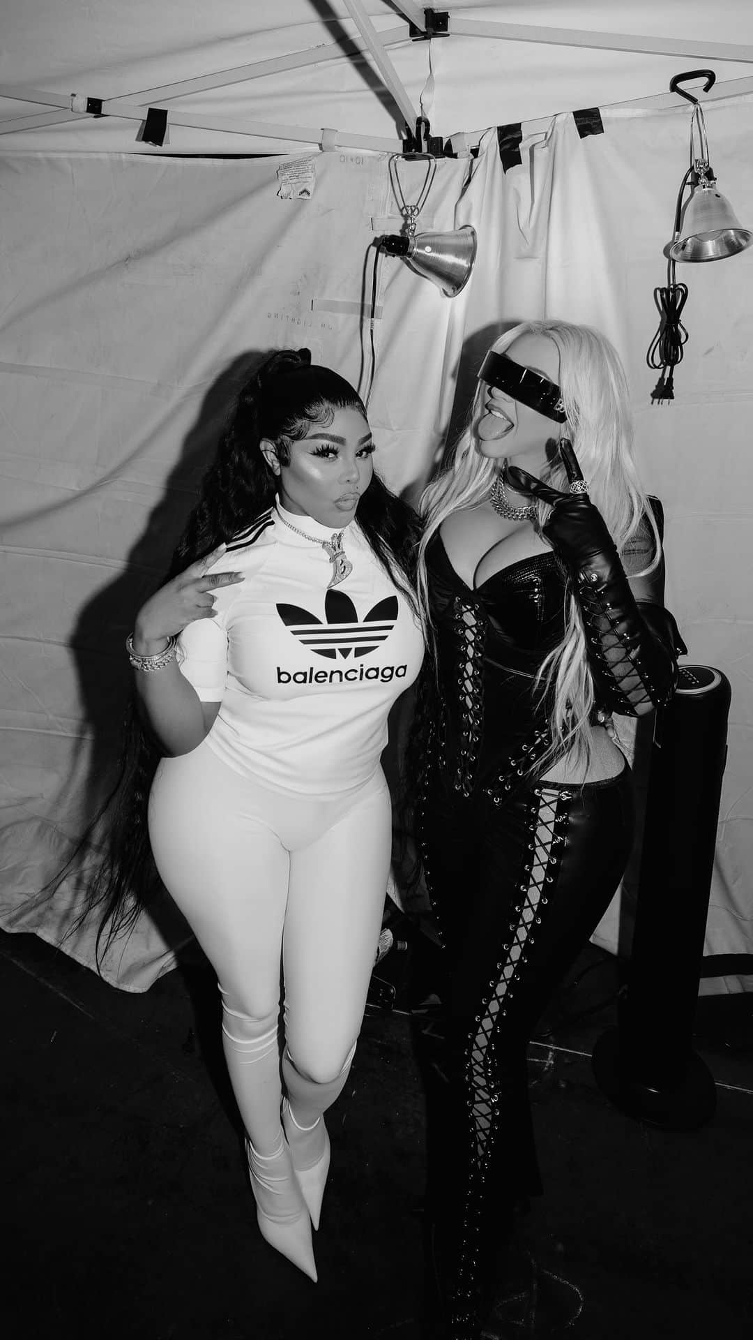 リル・キムのインスタグラム：「My sista fr 🙌 I always have so much fun with this real one. Blessed to share the stage with this Queen @xtina 👑 One of my favorites ever to perform with. ❤️」