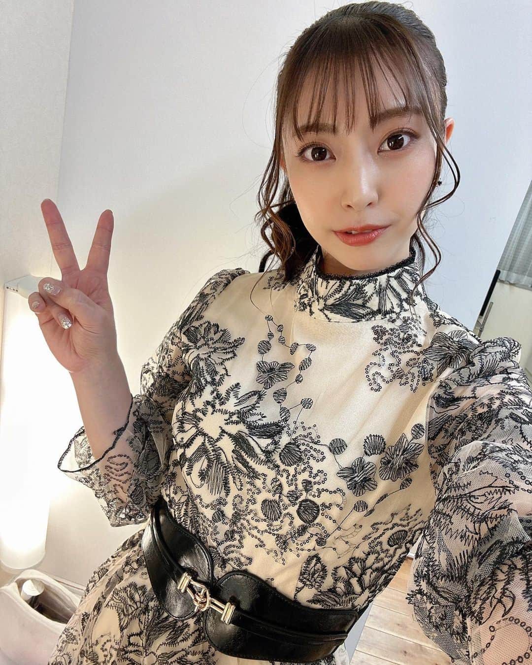 藤井香愛さんのインスタグラム写真 - (藤井香愛Instagram)「アプリですごい顔小さくなる設定になっちゃってた時。  #藤井香愛　#夢告鳥 #歌謡曲　#徳間ジャパン #美肌アプリ　#アプリ　#加工 #小顔 になり　#美肌 になり　#嬉しい　#ピース」5月13日 12時30分 - fujii_kawai