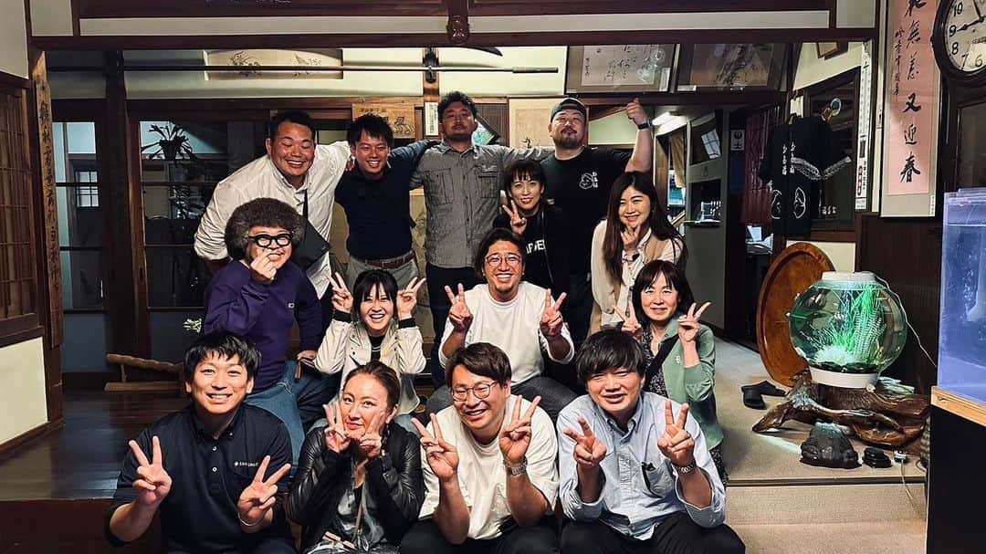 のインスタグラム：「Twitterでの呼びかけで全国いろんなところからそずり鍋を食べに来て頂けました♪ 遠方から来てくださるお客様！ なんと当館泊まれるのです！ なぜなら旅館だから！ ですので気楽にご予約お待ちしております😆中国道を通れば大阪からも2時間くらい、みなさままたぜひお越しください。お待ちしております。 #岡山 #津山 #okayama #tsuyama #旅館 #鍋 #雉鍋 #キジ鍋 #ケンケン鍋 #お多福 #旅館お多福 #大阪からも近いよ」