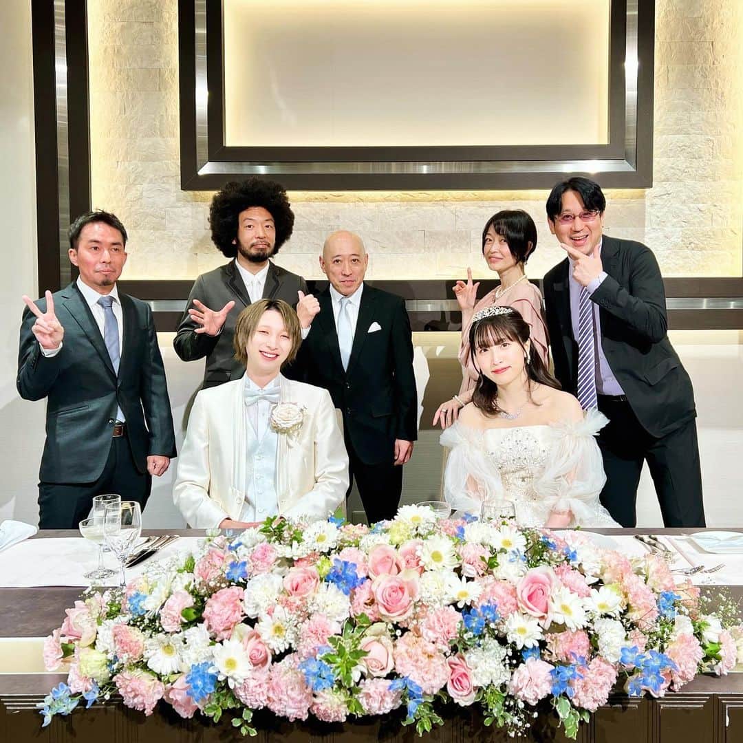 畑亜貴のインスタグラム：「先日大野瑞稀君の結婚式に出席しました。ラジオ収録で楽曲で色々活躍してくれている大野君、素敵なパートナーとお幸せに！入場曲や映像も新郎の仕込みとは凄い。準備の大変さを思うと気が遠くなりました。  サンキュータツオさんとの写真はラジオのサムネールみたい…  祝贺你结婚！这是一个很棒的聚会。  결혼을 축하합니다! 멋진 파티였습니다.  Congratulations on your marriage! It was a wonderful party.  ¡Felicidades por vuestro matrimonio! Fue una fiesta maravillosa.」