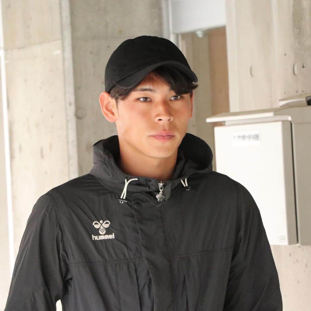 ジェフユナイテッド市原・千葉のインスタグラム：「#5月13日  #第15節  #ヴァンフォーレ甲府 #14時キックオフ   チームバスが到着 🚌  メンバーの確認はこちら💁‍♂️ bit.ly/44WBvcW  DAZN視聴はこちら💁‍♀️ bit.ly/3EaPvDN  #jefunited #ジェフ千葉  #jleague #WINBYALL」