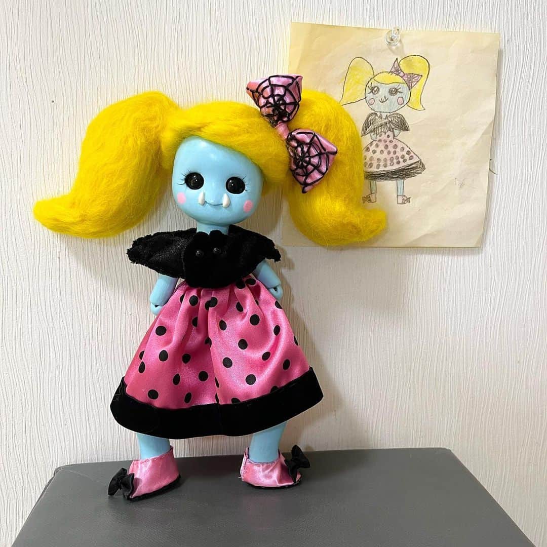 山口尚美さんのインスタグラム写真 - (山口尚美Instagram)「はるみが描いた絵から作った人形がやっと完成した🥹🎉長いことかかってしまってごめんよ😭‼️詳しい制作記を今日のブログに書いたので、良かったらプロフから見てね…😇📝❣️#おかんアート」5月13日 12時51分 - happy_harumi