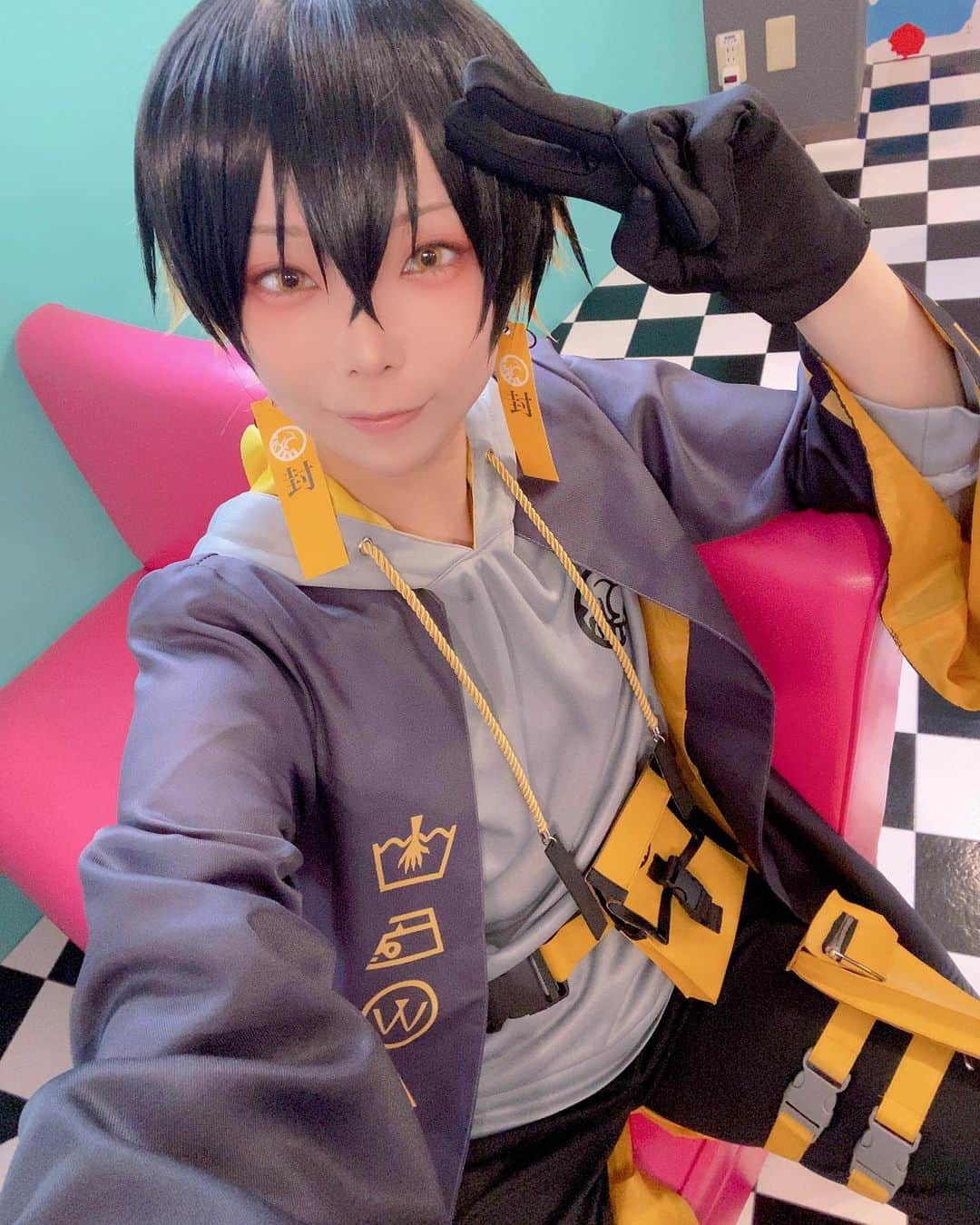 小桃のインスタグラム：「頑張ってこたつを作った‼️🥳💕 UPROAR!! 併せ！実質こたつ撮影会だけど😂www  🦡：小桃SiuTao 🃏：クルマ (@kusatome) 🖌：ももたん (@momo_27_27) 🕯：ティン (@jess437598)  (@ = Twitter Acc)  #UPROAR #アップロー #ホロスターズ #holostars #夜十神封魔 #羽継烏有 #緋崎ガンマ #水無世燐央  #cosplay #コスプレ #封魔絵」