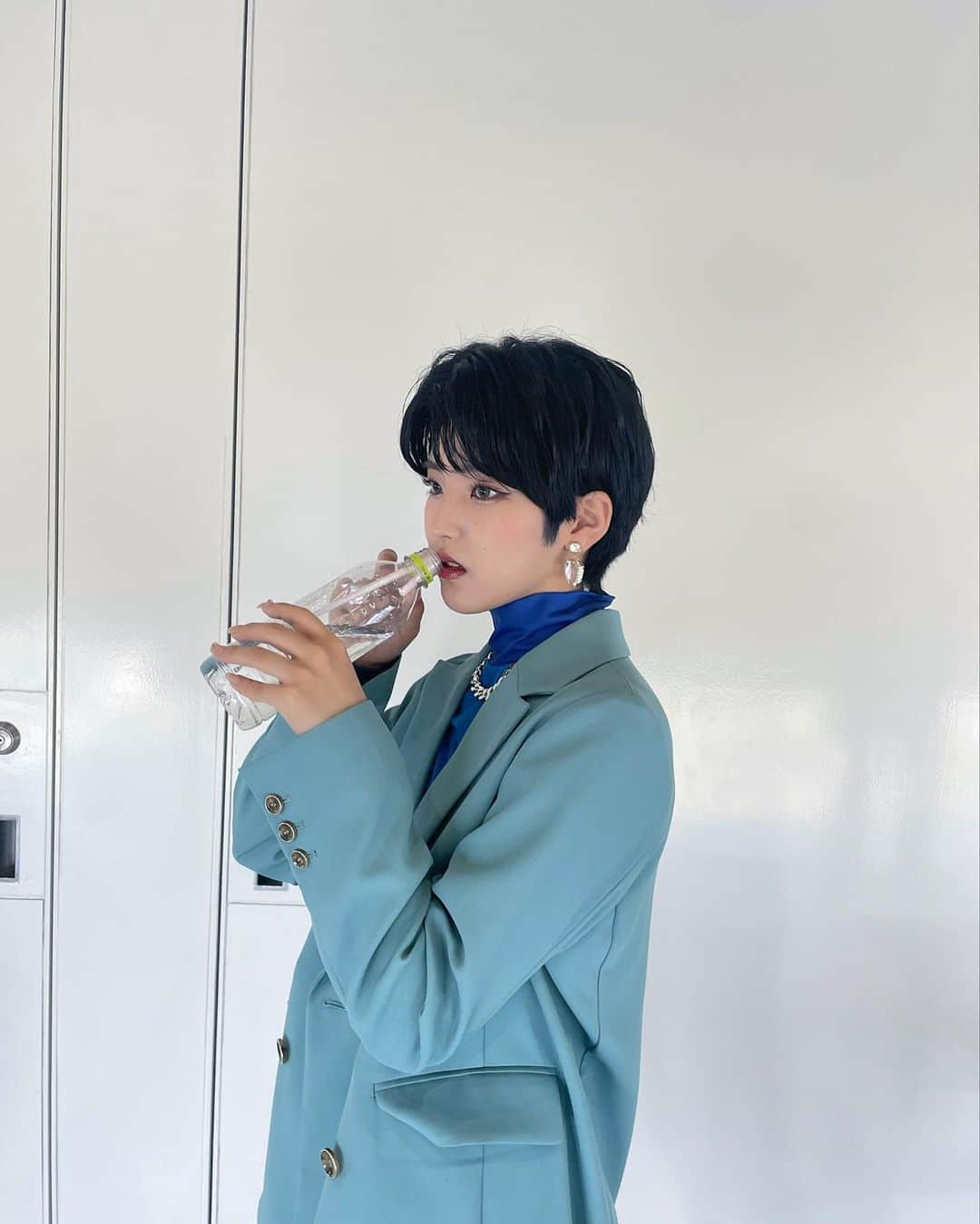 小島はなのインスタグラム：「・ スーツかっこいい?? ・ #AMEFURASSHI #小島はな #バズリズム　#小岛花」