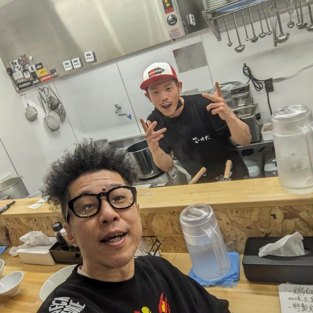 NG HEADさんのインスタグラム写真 - (NG HEADInstagram)「アームストロング自ら手掛けるお店 『麺匠いけだ』プレオープンにお邪魔しました‼️ 特製煮干ラーメン、めっちゃ美味しかった🤣🤣 JR和泉府中駅前商店街 16日に本オープンですって🤩🤩 皆さん すすりに行きましょうー✨ カタにRespect‼」5月13日 22時14分 - nghead5