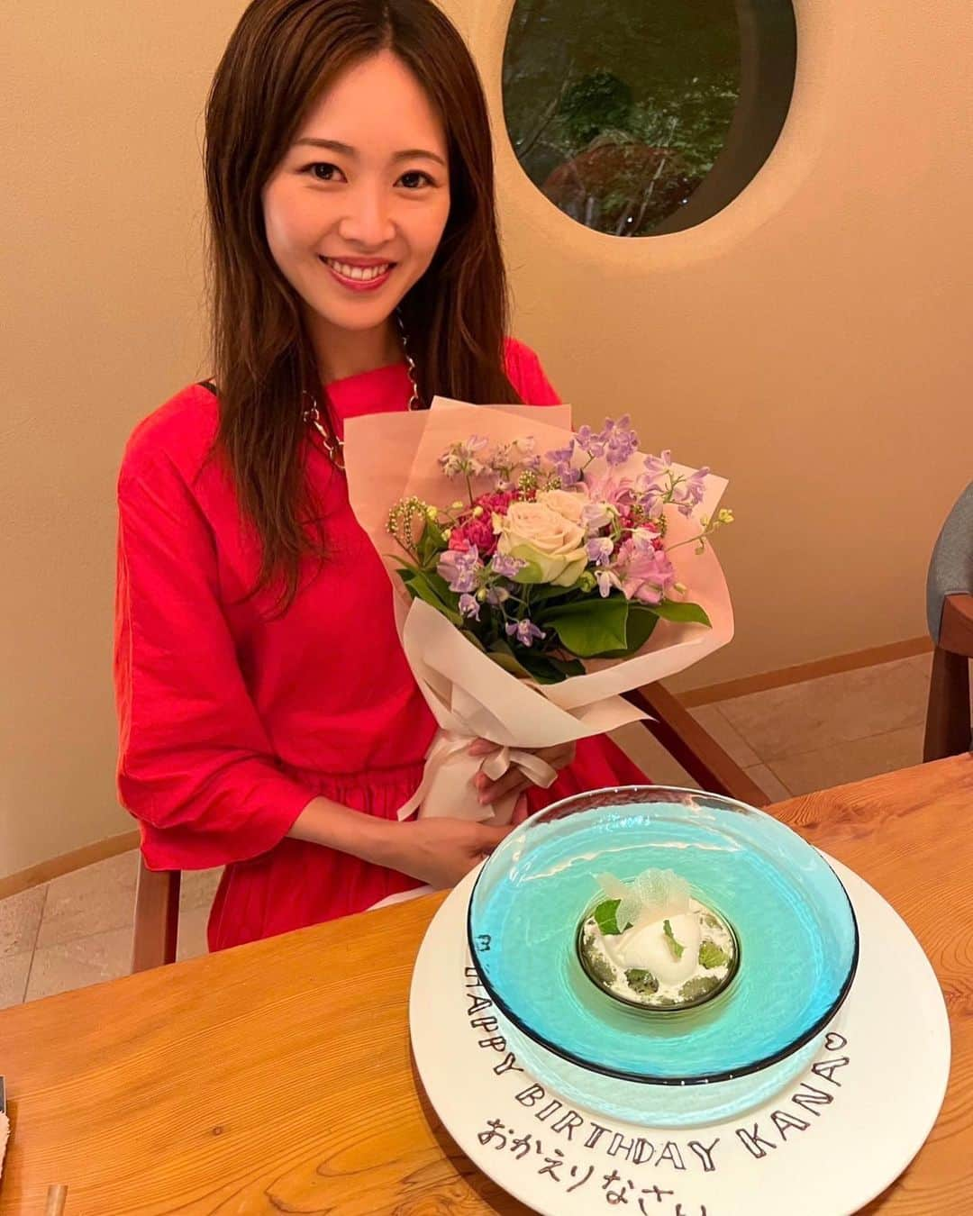 中西華菜さんのインスタグラム写真 - (中西華菜Instagram)「* Happy Birthday to ME🥳 つ い に30歳になりました🥹✨  結婚式を挙げた八芳園に戻ってきて お祝いディナーしました🍽️ 当日は全然食べられなかったから 最上級の八芳園のご飯が食べられて幸せ🤤  お誕生日プレートには 「おかえりなさい」ってメッセージが書いてあって なんだかほっこりしました☺️  自分が30歳なんて全く実感ないけど 30代はたくさんアウトプットして 自分史の新章スタートな感じで 色々やっていきます😉  これからも皆さんよろしくお願いします🥂  #誕生日 #birthday #八芳園 #enjyu」5月13日 22時15分 - kananakanishi