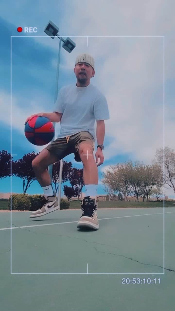 SONNYのインスタグラム：「just working on my crossover and my jump shot🏀  #lasvegas #summerlin #ラスベガス #ラスベガス生活」