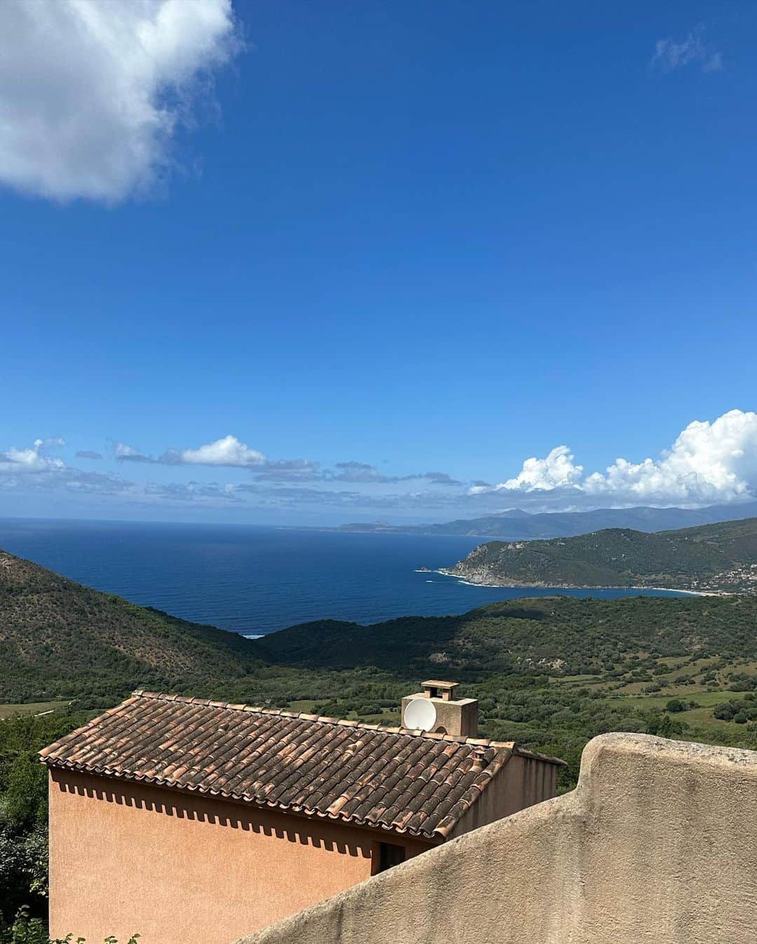 ジャーダ・デ・ラウレンティスさんのインスタグラム写真 - (ジャーダ・デ・ラウレンティスInstagram)「Corsica- che bella!🐬」5月13日 22時41分 - giadadelaurentiis