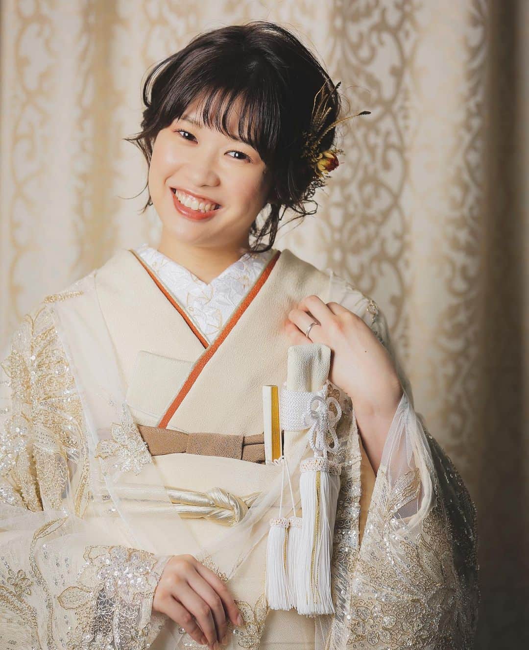 スタジオアクア新宿店さんのインスタグラム写真 - (スタジオアクア新宿店Instagram)「インスタ限定キャンペーン♪ スタジオ撮影のお客様に今なら2着目無料キャンペーン実施中！！「話題のマルレも選べます！」6月限定なのでお急ぎ下さい^ ^ スタジオアクアオリジナルの打掛 #マルレ のご紹介と屋内庭園スタジオのご紹介✨ インポートのレースで作成したスタジオアクアオリジナル打掛になります✨ドレスのような打掛で透明感もあって素敵な1着となってます✨ 梅雨の時期や暑い夏に和装のスタジオ撮影はいかがでしょうか✨ 指名も可能です。 Photo📷　@ogawa.deco.ph  Make💄　@m_ishiyama.deco.hm   #MALRE #マルレ #マルレジャック #ウェディングニュース #結婚式準備 #ウェディング #花嫁 #プレ花嫁  #結婚 #花嫁コーデ #花嫁ヘア  #ウェディングドレス  #ウエディングドレス  #2023夏婚  #2023秋婚 #2024春婚  #2024冬婚  #ブライダルフェア  #式場探し #撮影体験  #和装ヘアアレンジ  #和装前撮り  #和装花嫁  #撮る結婚式 #プレ花嫁さんと繋がりたい #weddingphoto #カップルフォト  #街ブラロケ #ヘアカラー  #ストリートスナップ   -——————————— フォトグラファー、ヘアメイク、フォトプランナーを募集中！  私たちと一緒に働きませんか？ 私たちと一緒に新郎新婦の夢を叶える仲間を募集中✨ @decollte_recruit」5月13日 22時52分 - studioaqua.shinjuku