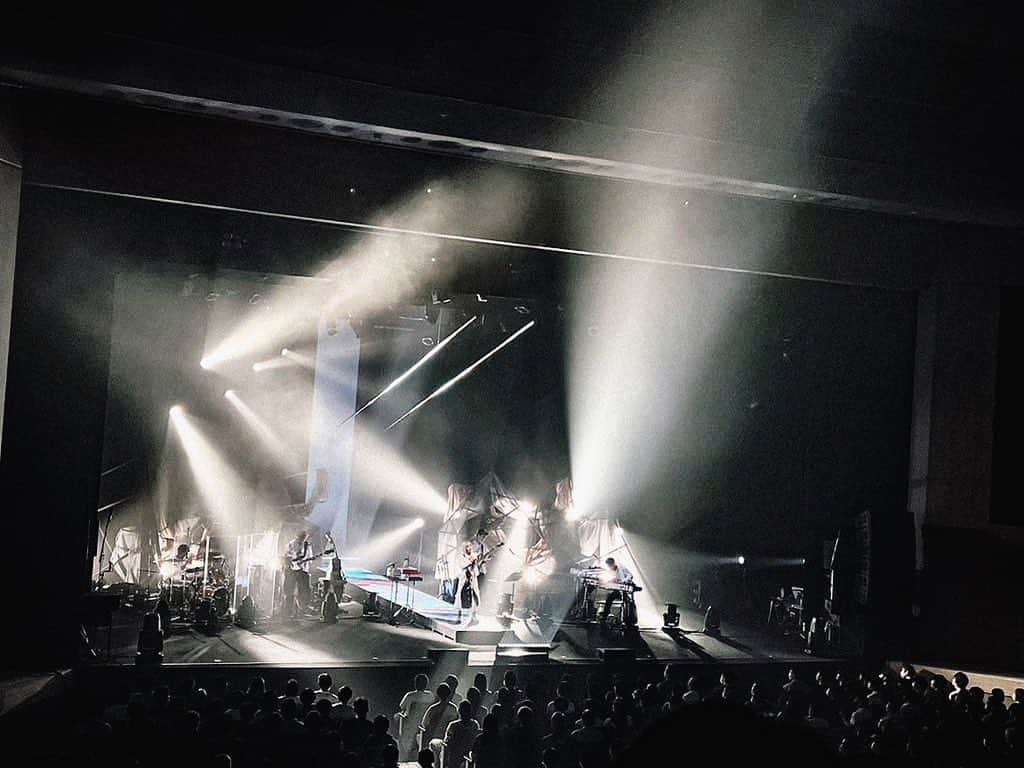 ReoNaのインスタグラム：「「ReoNa ONE-MAN Concert Tour 2023 “HUMAN”」戸田市文化会館 Day1 無事終演…✉️  “HUMAN”を掲げて、新たな道を走り始めたツアー。 1人1人へ、一対一。 お歌、楽しんでいただけていますように。  #HUMAN_Tour」