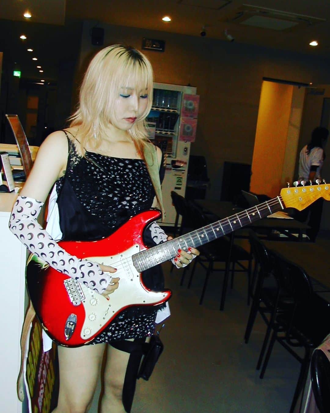 中村未来のインスタグラム：「🎸」