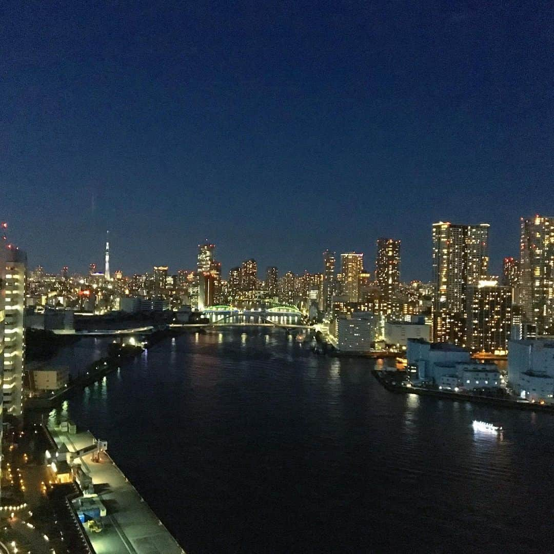 InterContinental Tokyo Bayさんのインスタグラム写真 - (InterContinental Tokyo BayInstagram)「. 🏖初夏のスペシャルオファー ホテルステイを楽しむなら公式サイトから  日本およびミクロネシアのホテルでは、2023年5月31日までアドバンスセーバー(早期 予約割引料金)とベストフレックス料金のご予約がIHG One Rewards会員限定で 10%オフになるキャンペーンを実施中です。  IHGの公式サイトやIHG One Rewardsアプリなどからの直接予約はいつでもお得、さらに無料宿泊やマイルにも移行できるポイント獲得、レイトチェックアウトなどの特典も ご利用いただけます。 どんな旅でも、ホテルステイをより豊かに、くつろぎのひとときを!  No better time to book your dream trip to Japan and Micronesia with 10% special savings on Advance Saver and Best Flexible Rate for members only.  This offer is only available for members who book direct for participating hotels in Japan and Micronesia between 11 May to 31 May 2023.  #intercontinental  #intercontinentallife  #ihgonerewards #ihghotels  #ホテルインターコンチネンタル東京ベイ  #インターコンチネンタル東京ベイ  #初夏 #キャンペーン  #キャンペーン実施中  #ihg #海辺 #隅田川  #海の見えるホテル  #夜景 #nightview  #東京ウォータータクシー  #クルージング #tokyobay #東京湾 #海辺のホテル #リトルマンハッタン  #rainbowbridge #レインボーブリッジ  #ルーフトップバー #マンハッタン」5月13日 23時12分 - intercontitokyobay