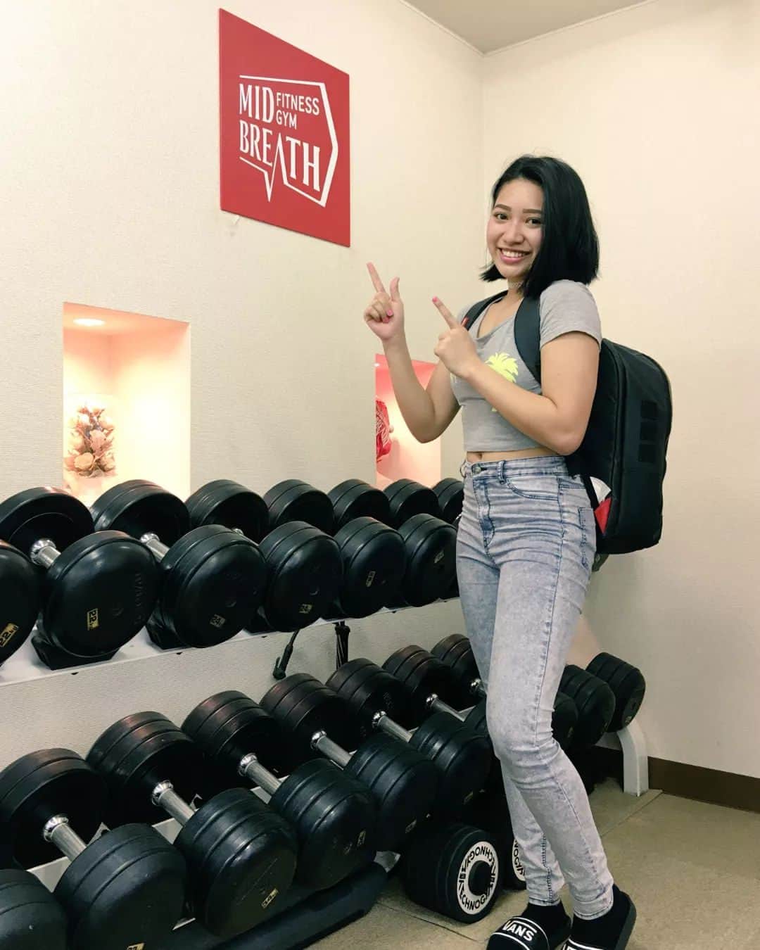 ハナキムラファンのインスタグラム：「Hana ready to work out at the Midbreath gym back in May 2016 #hanakimura #midbreath」