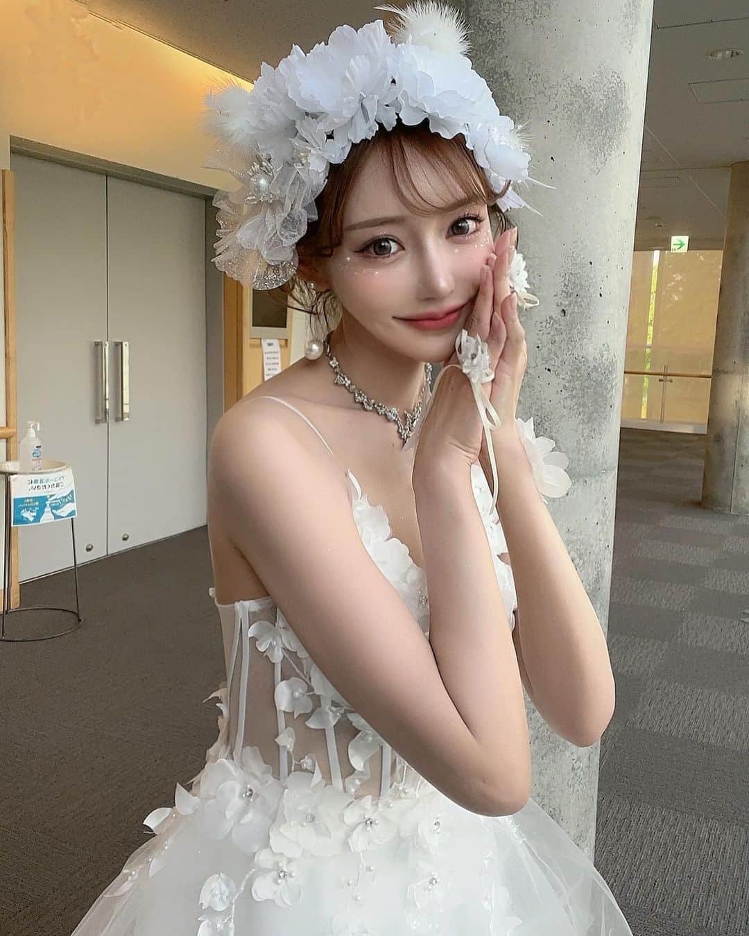 明日花キララさんのインスタグラム写真 - (明日花キララInstagram)「衣装とヘアメが可愛すぎて 写真撮りすぎてしまいました🪷🪷🪷 何枚目が好きですか？👰🏻‍♀️🪽  #花の妖精 #かめはめはじゃないよ #Flower です👐🏻 @dress_tika」5月13日 14時55分 - asukakiraran