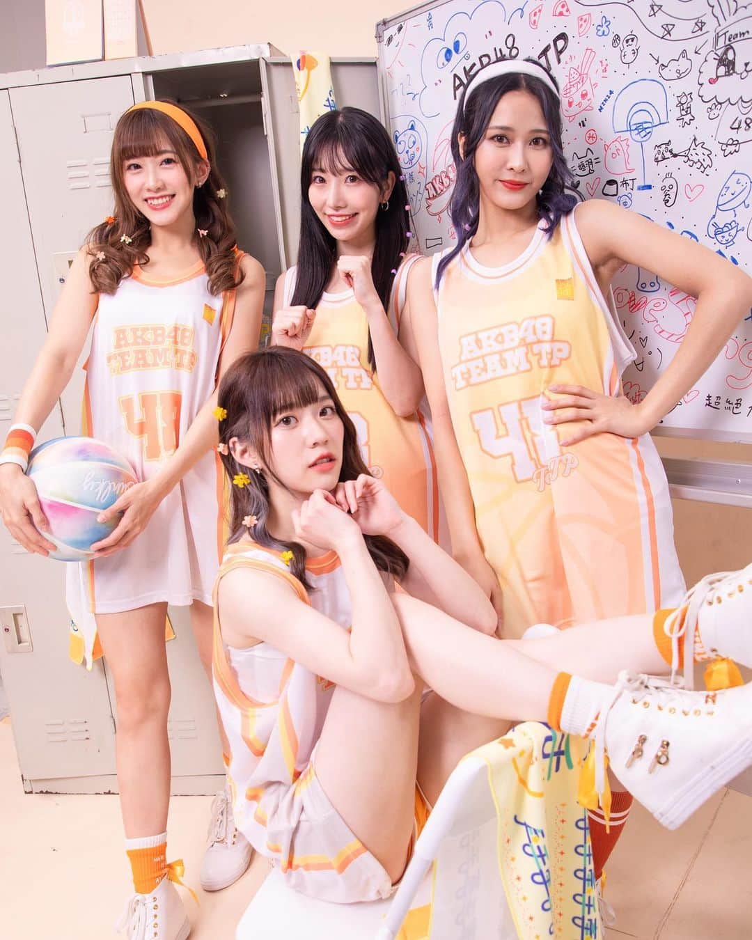 AKB48 Team TPさんのインスタグラム写真 - (AKB48 Team TPInstagram)「🎁五月別生寫真 橘色小炫風抽獎🎁⁣ ⁣ ✨TP球衣✨等你帶回家 (共六名)⁣ 得獎者將獲得隨機款 [生寫真拍攝道具：TP簽名球衣]⁣ ※得獎者可任選一位成員，球衣將會由指定成員親筆簽名。⁣ ⁣ 運動球衣衣裝生寫真等你來收藏👇⁣ ⏰預購時間：2023/05/08 (一) 12:00 ~ 05/20 (六) 18:00⁣ 🔎詳細商品資訊請上官網查詢⁣ ⁣ 🎈參加辦法⁣ 購買1包 [2023.5月月別生寫真] 即可獲得1個抽獎資格 (同筆訂單購買3包即可獲得3個抽獎資格，以此類推)，小編將隨機抽選六名幸運兒贈獎。⁣ ⚠於公告前成立並完成付款的有效訂單，自動獲得抽獎資格。⁣ ⚠活動截止時間：至2023/5/20 (六)18:00。⁣ ⚠抽獎結果將另外公布於AKB48 Team TP的官方Facebook，請密切鎖定！⁣ ⚠本公司保有最終修改、變更、活動解釋及取消本活動之權利。⁣ ⁣ #TeamTP #TTP #五月份 #生寫⁣ #球衣 #運動風 #小炫風⁣ #UnitTICTACTOE #UnitPeekABoo」5月13日 15時00分 - akb48teamtp