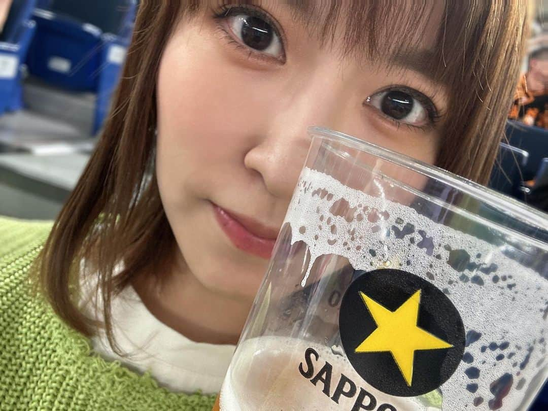 戸島花さんのインスタグラム写真 - (戸島花Instagram)「⚾️🧢🏟️  球場で飲むお酒は格別ですな  #東京ドーム #巨人戦」5月13日 15時12分 - tojima_hana