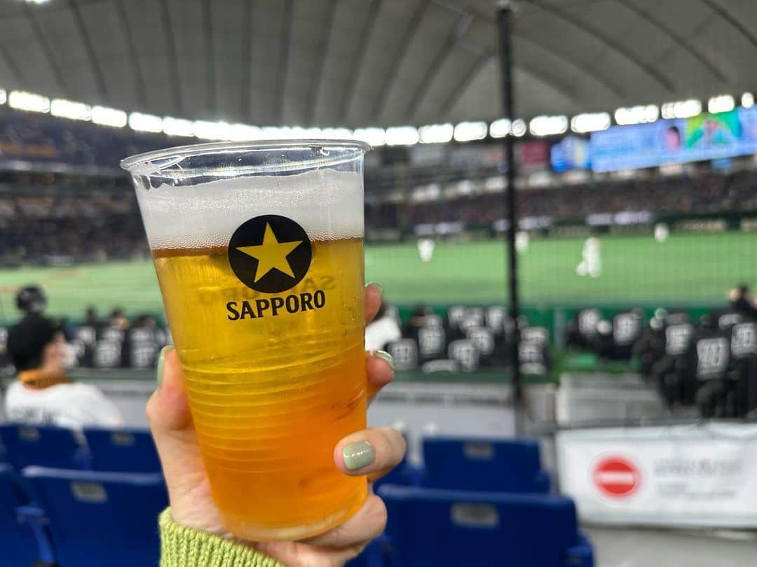 戸島花さんのインスタグラム写真 - (戸島花Instagram)「⚾️🧢🏟️  球場で飲むお酒は格別ですな  #東京ドーム #巨人戦」5月13日 15時12分 - tojima_hana