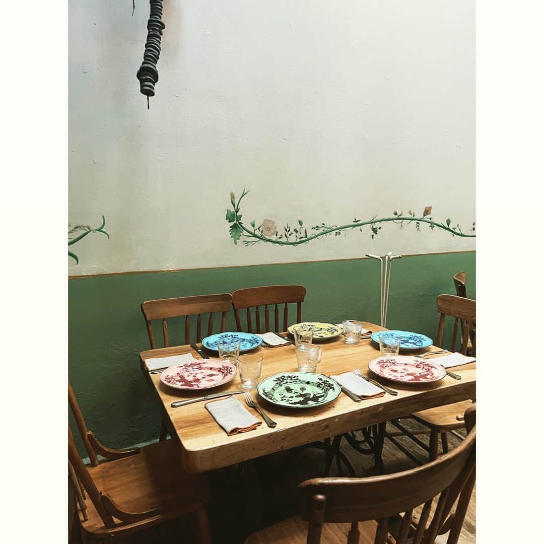 journaleatripのインスタグラム：「Before the restaurant opened and after  何処にいっても ついオープン前準備の レストランが気になるし、営業中、営業後も気になってしまう。」