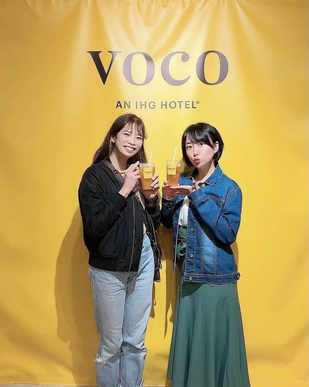蒼井まやさんのインスタグラム写真 - (蒼井まやInstagram)「. 5/30オープンするvoco大阪セントラルホテルの ポップアップイベント行ってきました☺️💛  vocoは2018年に生まれたばかりで 世界各国45軒展開されていて、日本は初上陸なんだって〜！！  vocoはラテン語で「招待する」や「呼び集める」という意味✨  黄色を基調としたイベントスペースは あったかくて元気が貰えて 雨で憂鬱な気持ちを吹き飛ばしてくれました💛  竹を使ったアメニティやリサイクル素材を使用したベッドなど 環境に配慮されているところが素敵！  イベントでは無料でコーヒーやオレンジジュースが飲めるよ☕️🍊 わたしたちは自分で漕いでオレンジジュースを作って コーヒーと割るドリンクをいただきました🥳 マミタス頑張って漕いでくれてありがとう🚲✨  大阪いきたーーーーーい！！！！！！  @voco_osaka_central #voco#ポップアップカフェ #voco大阪セントラル #大阪観光 #大阪旅行 #大阪ホテル #京町堀 #京町堀ホテル #サステナブル #サステナブルな暮らし #サステナブルライフ #ポップアップ #ポップアップイベント #ポップアップストア #キャットストリート #原宿キャットストリート #ihghotels #ihghotelsandresorts #大阪 #大阪行きたい #ええやん #ええねん #ビタミンカラー #オレンジコーヒー #オレンジジュース #自家発電 #花のある暮らし #渋谷 #原宿」5月13日 15時19分 - mayayan_dayo