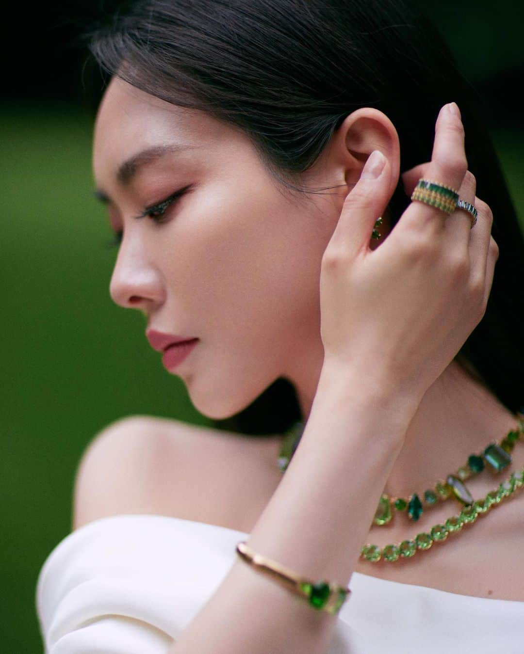 フェイ さんのインスタグラム写真 - (フェイ Instagram)「💚💚💚💚💚🤍🤍🤍🤍 #Swarovski  #SwarovskiGema  #SwarovskiMatrix @swarovski」5月13日 15時23分 - ff0427