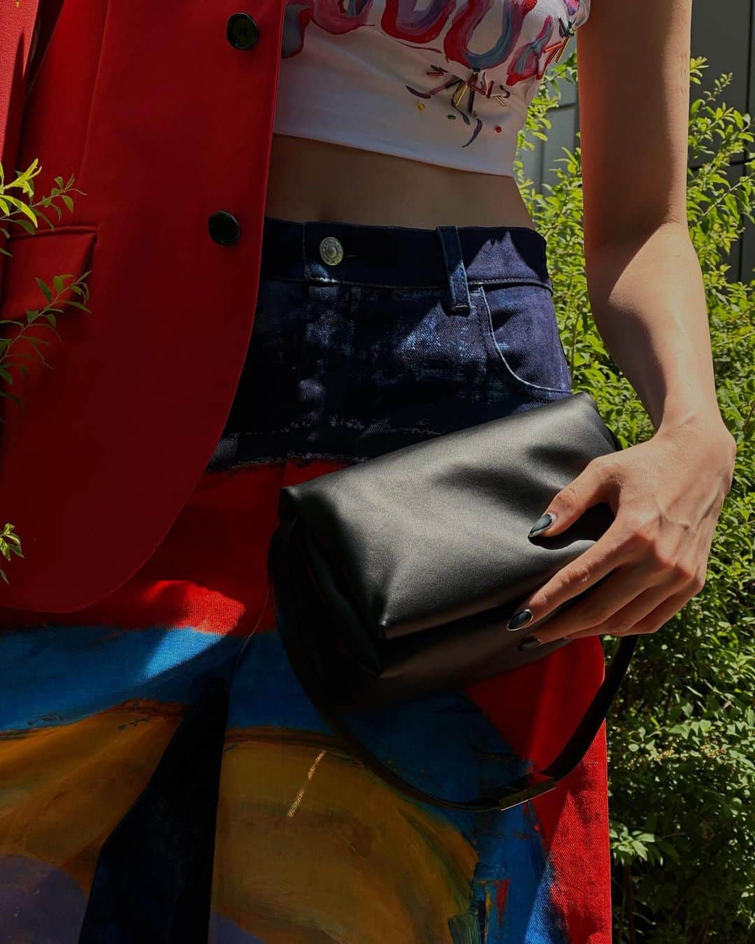 三吉彩花さんのインスタグラム写真 - (三吉彩花Instagram)「-MARNI-  "Prisma bag"  ニューヨークで開催された 2023年春夏Vol.2ファッションショーで 初めて披露され、独自のラグジュリーを表現。  折り紙のようなサイド構造が特徴としてあり ボリューム、軽さ、機能性の クリエイティブなバランスを兼ね備えている プリズマバッグを是非チェックしてみて☺︎  #marni #マルニ」5月13日 15時35分 - miyoshi.aa