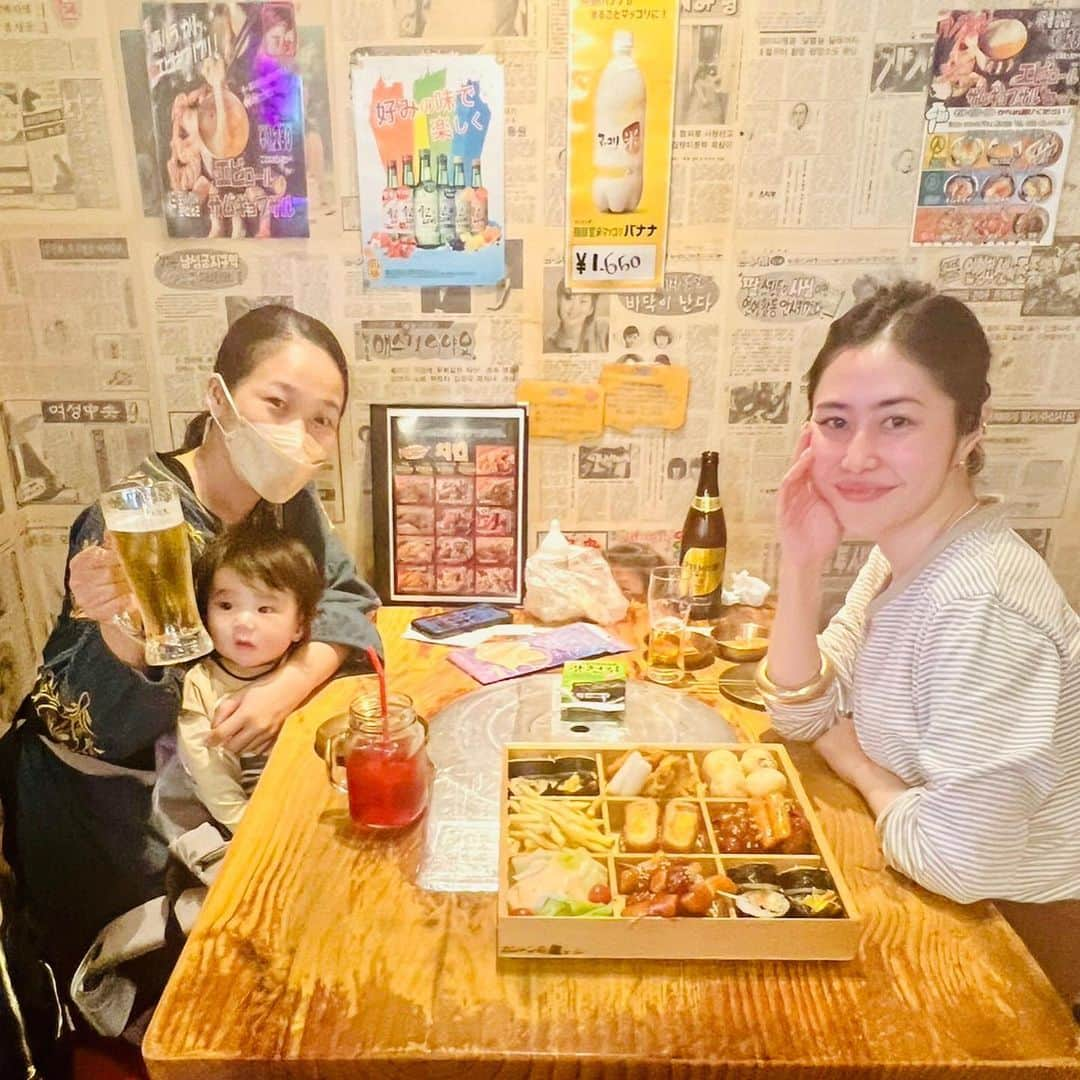 世手子さんのインスタグラム写真 - (世手子Instagram)「The joy of drinking from noon🍻 full of cheese🧀🫕 beer goes on🍺✨✨ #昼飲み 最高(^o^) @kantontoriken_official #カントンの思い出 #韓国料理屋 #新大久保韓国料理 行ってきたよ（＾ν＾） #幸せのモッパンボックス ボリューミー⭐️ キンパもあったよ(o^^o) #ヤンニョムチキン も入ってて（＾ω＾） チーズたっぷりで、ビアーが進みました（＾ν＾） 生ビールと韓国ビール堪能✨✨ まげしちゃんとのんだ🥂 #新大久保ランチ #新大久保ディナー  まだまだマスクが必要な場所もあるので #ISDGマスク #医食同源ドットコムマスク #カラーマスク #不織布マスク #スパンマスク #スパンレースマスク #スパンレース不織布マスク #SPUNMASK 持ち歩いてる(*´꒳`*) うすくて使いやすい(^o^) #おしゃれマスク #カラーマスクはISDG  #ドタバタ育児  #二児のママ  #2児育児 #赤ちゃんのいる暮らし  #3歳男の子 #3歳差育児  #二児の母 #二児ママ  #monipla #isdg_fan  PR」5月13日 15時44分 - rojide